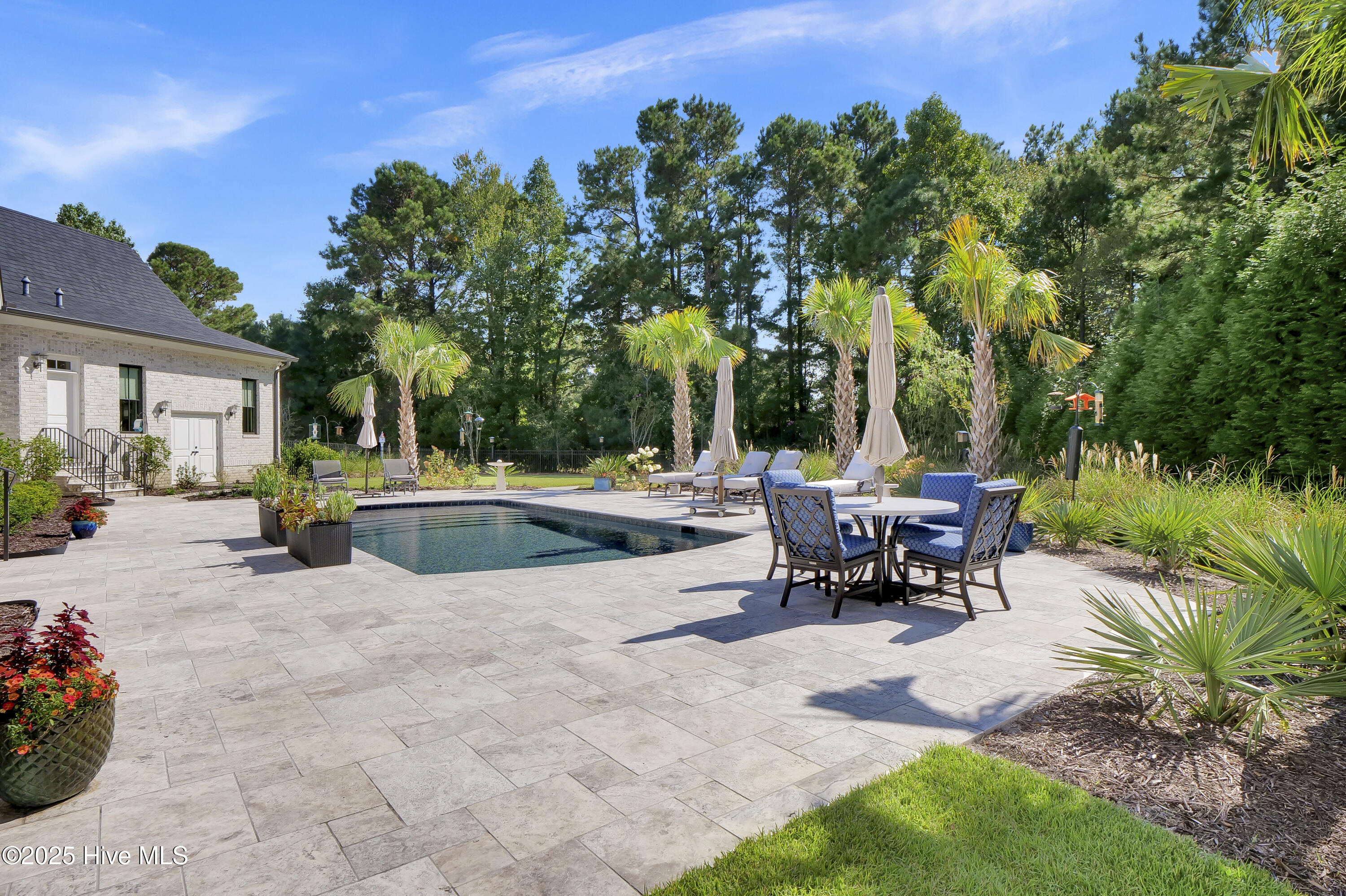 100532496 | Photo 72