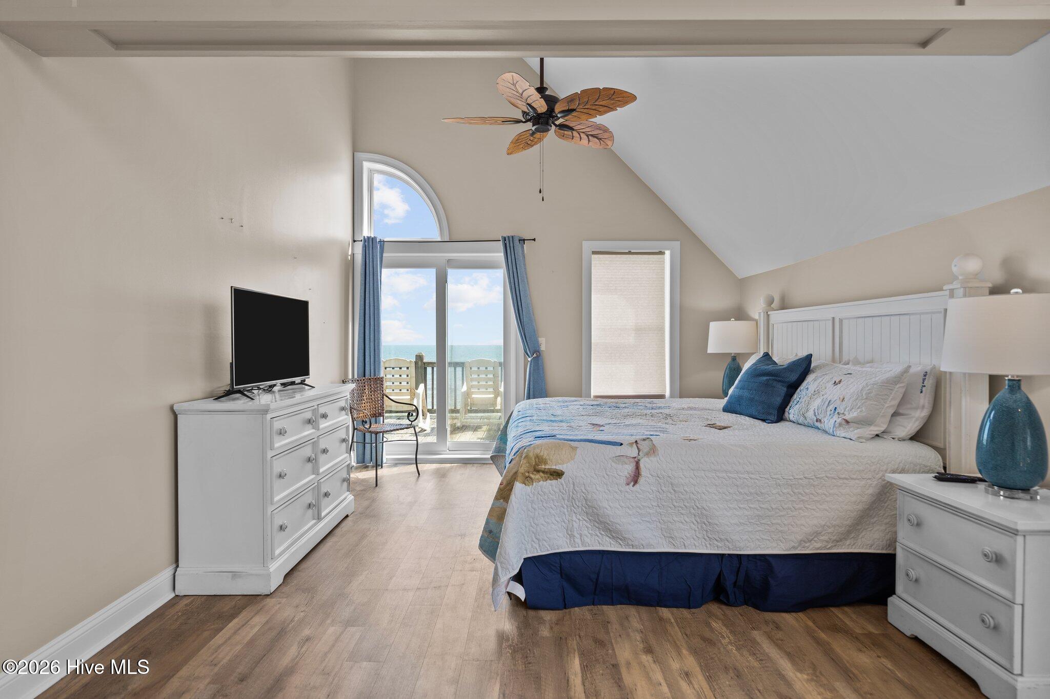 100562244 | Photo 40