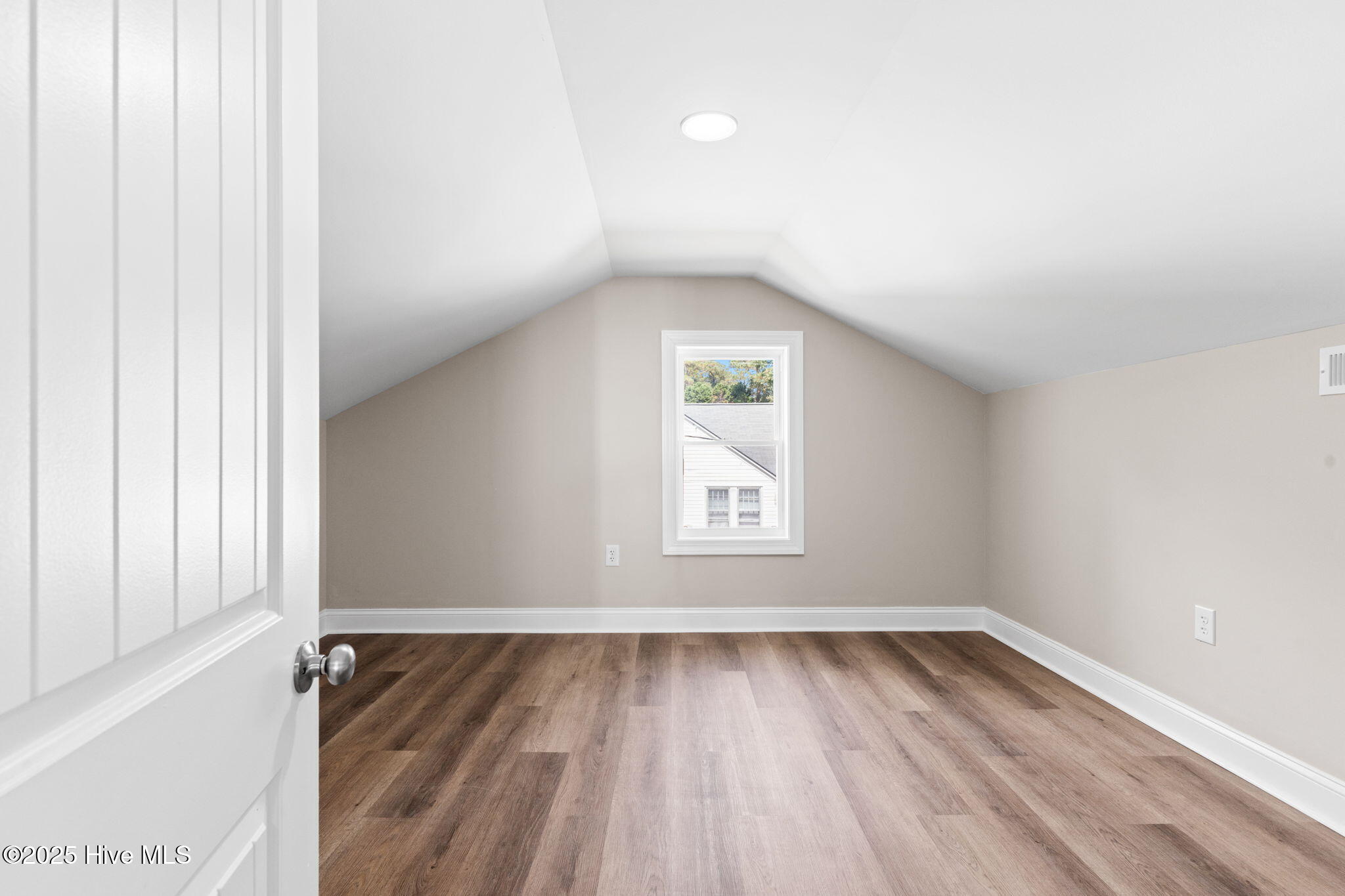 100533933 | Photo 39