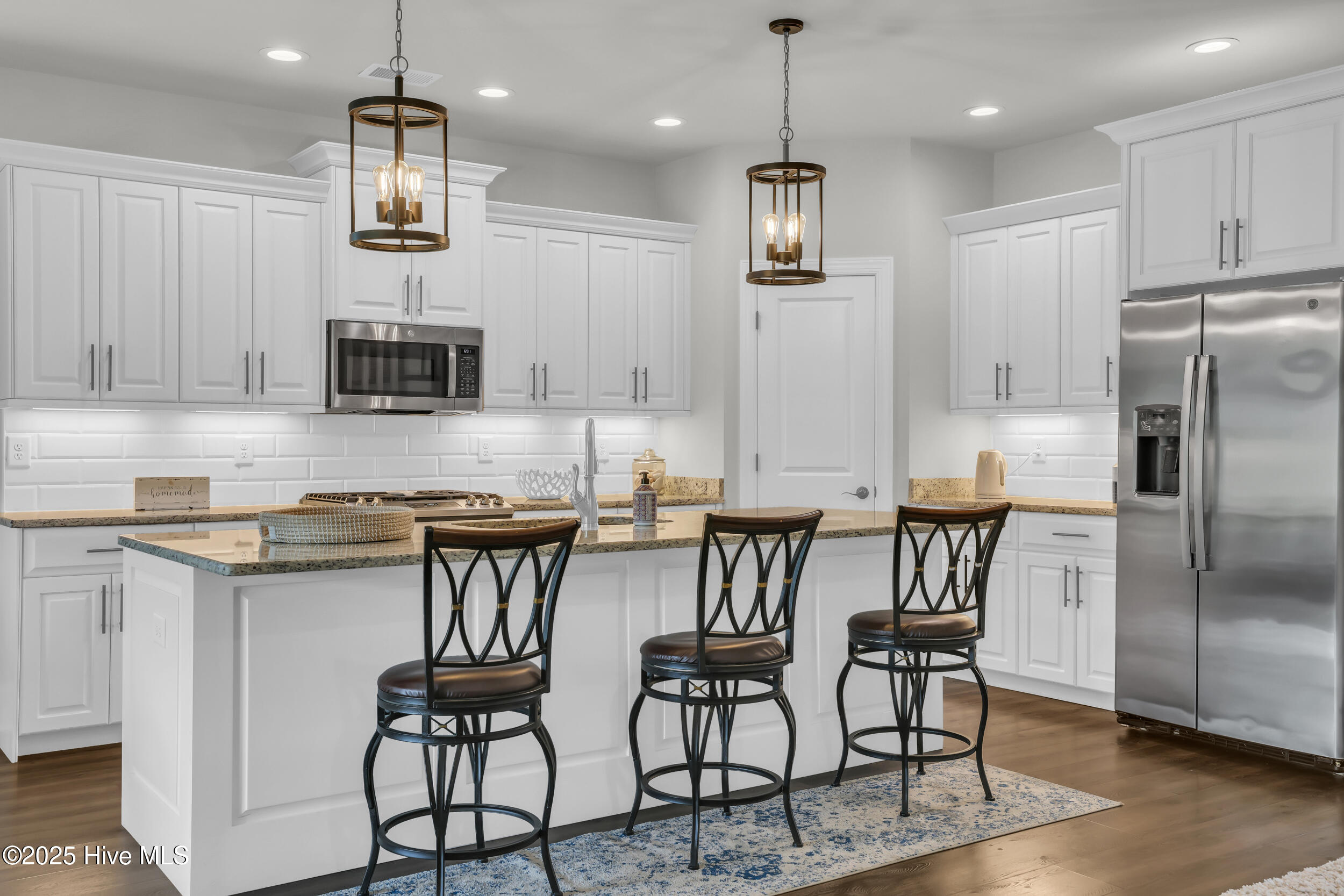 100502745 | Photo 18