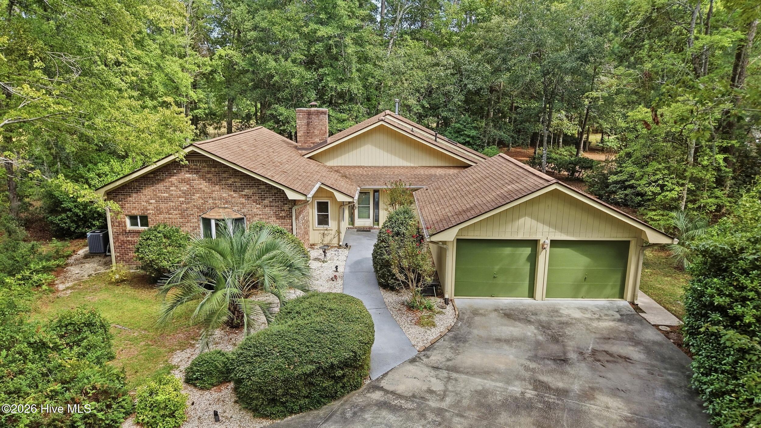 100604879