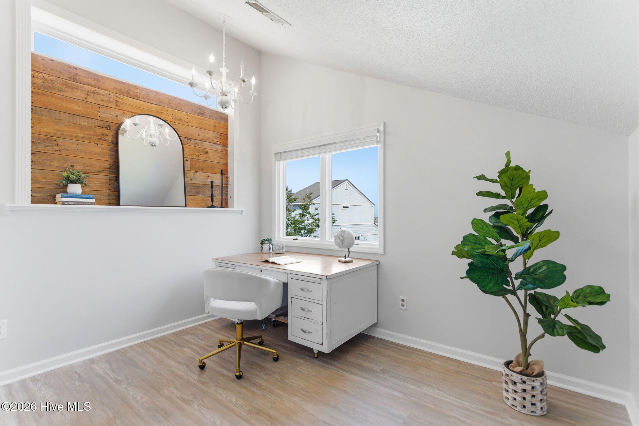 100569550 | Photo 19