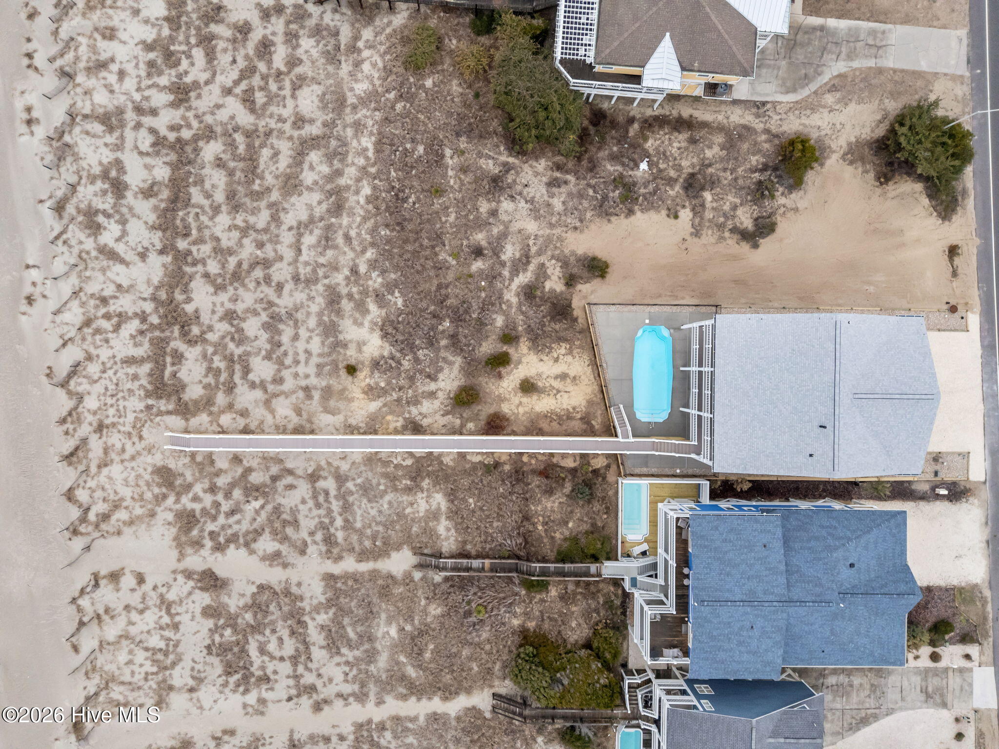 100552819 | Photo 51