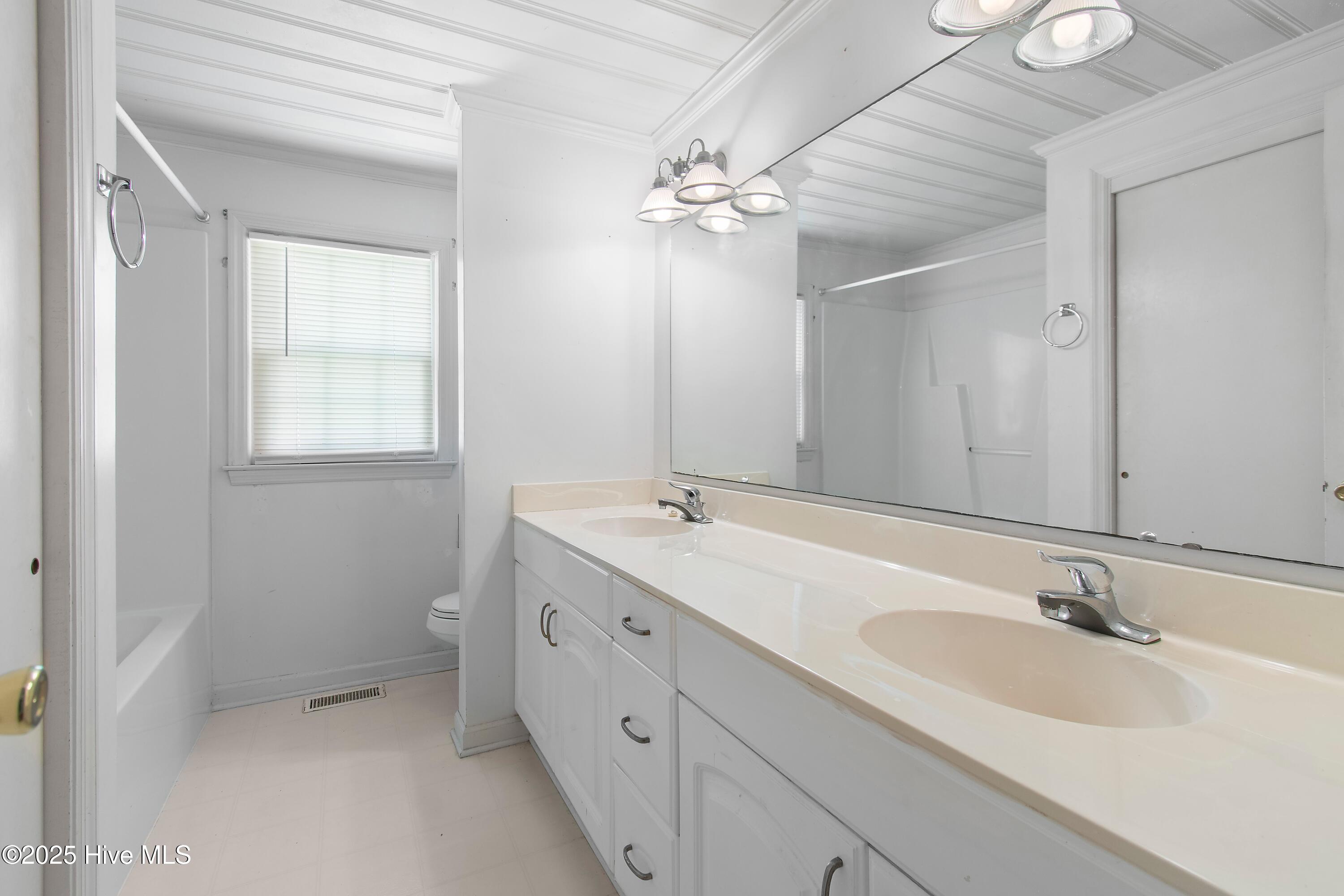 100525762 | Photo 13