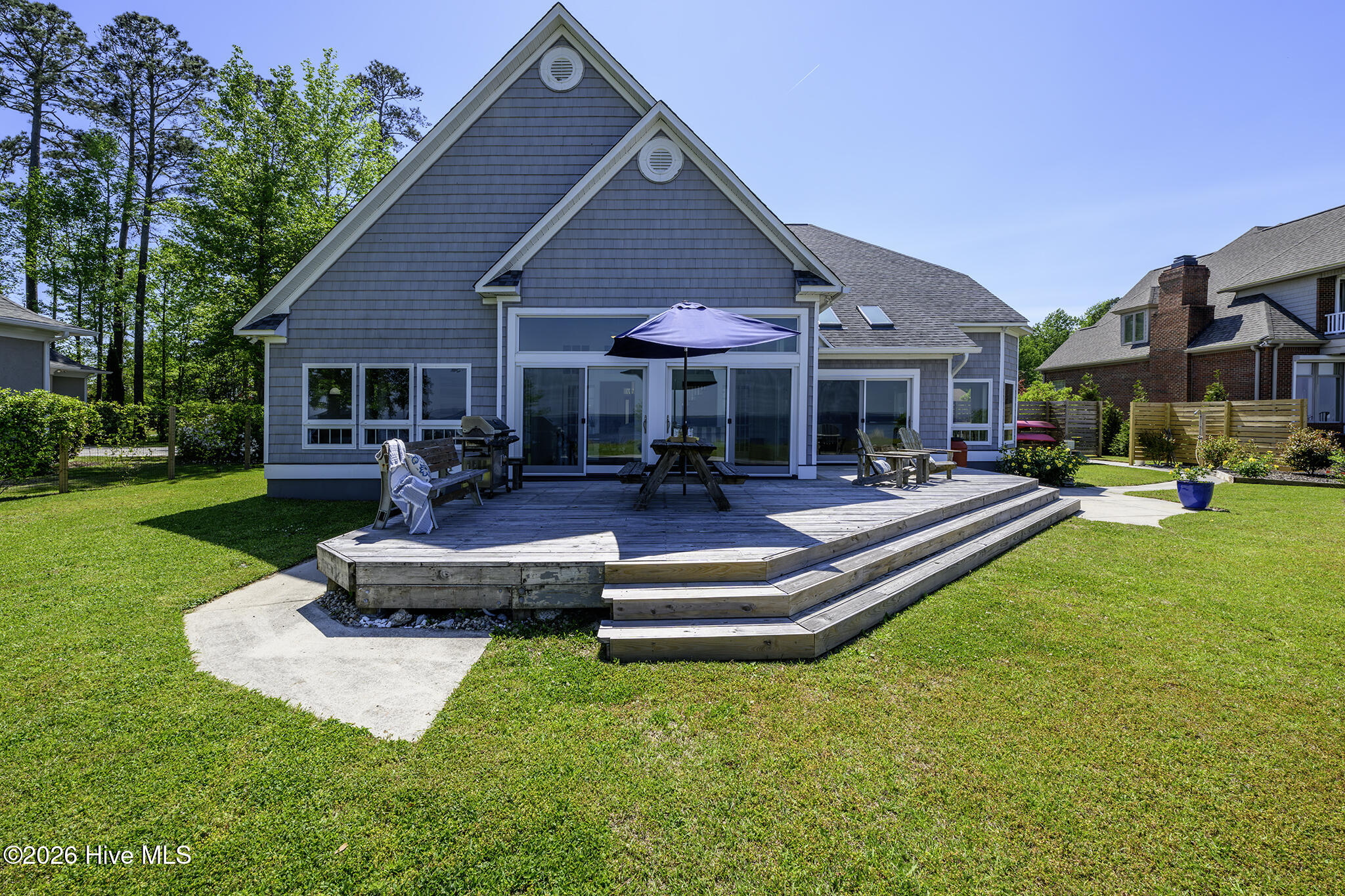 Large Back Deck for Entertaining