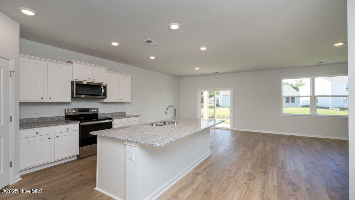 1121 Pampas Grass Drive Lot 290, Castle Hayne, NC 28429 – photo 6: Similar Home