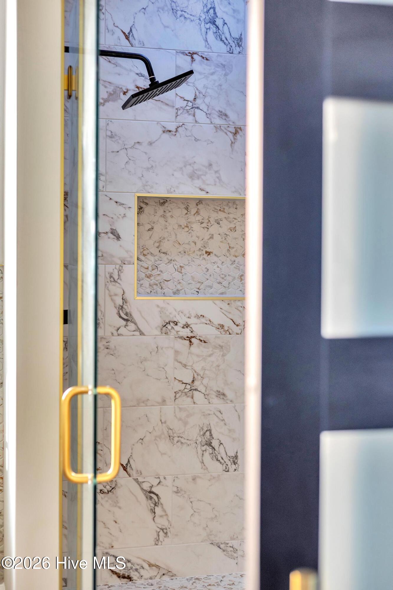 100552595 | Photo 41