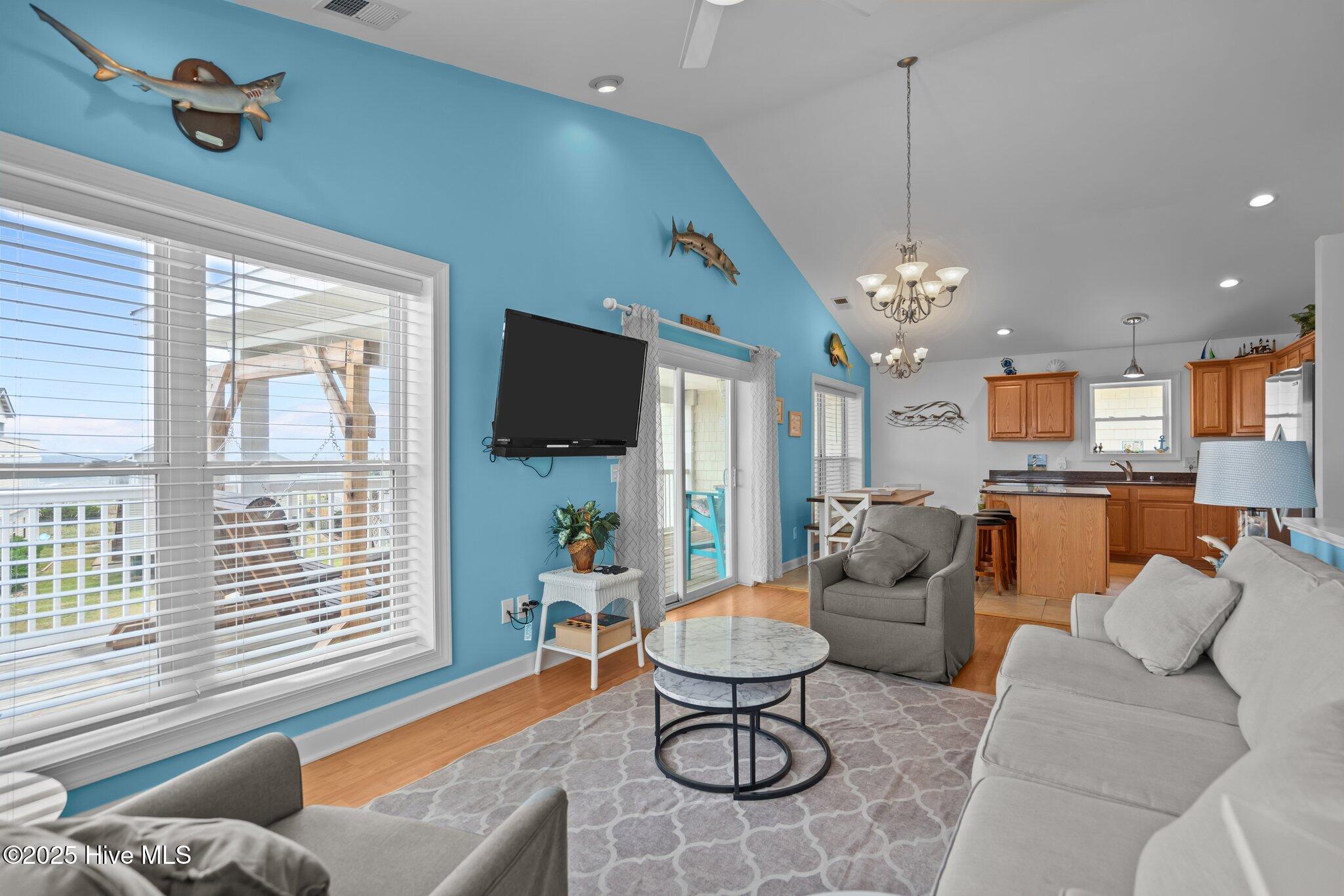 100517725 | Photo 15