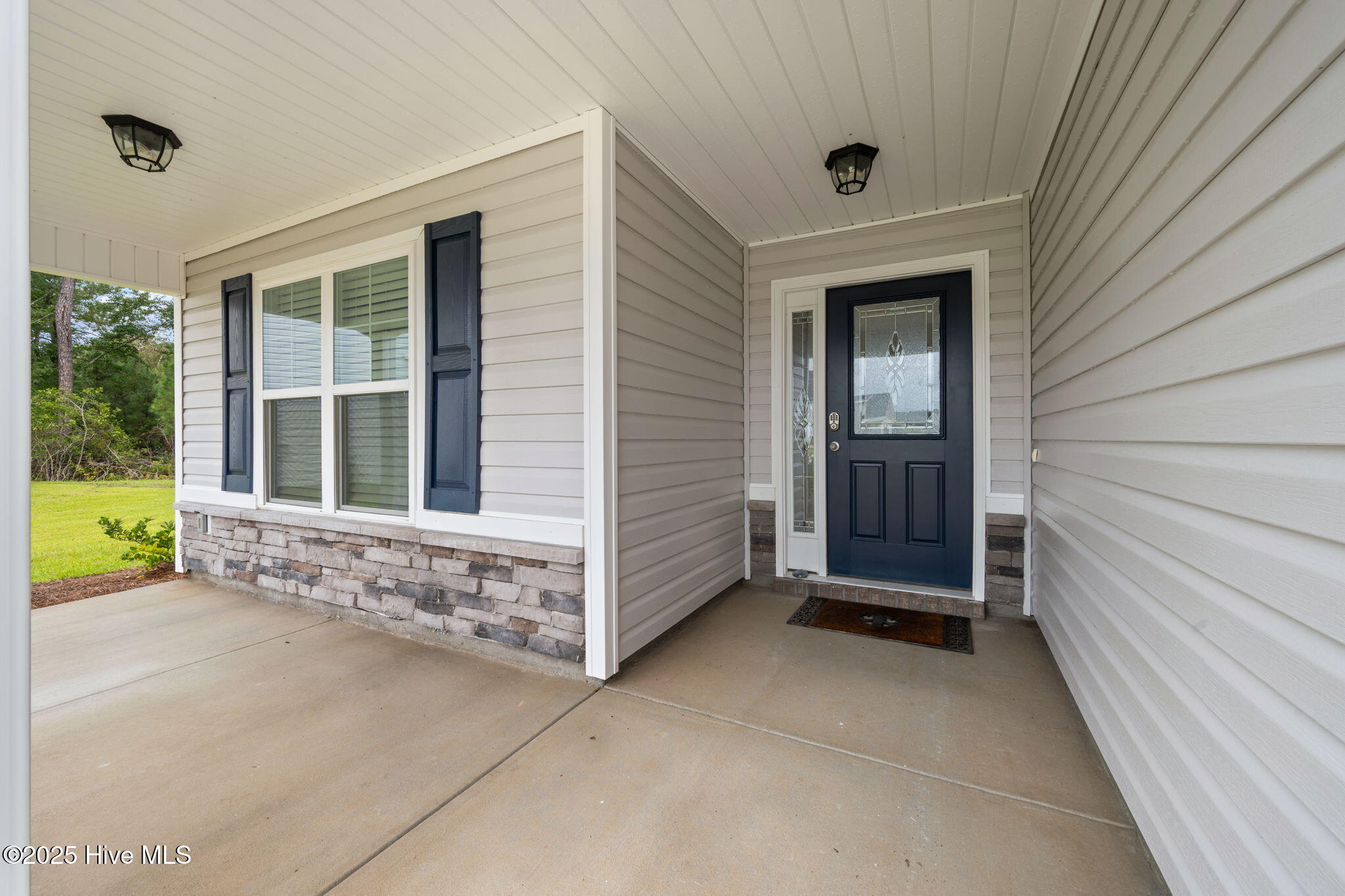 5-web-or-mls-Front porch