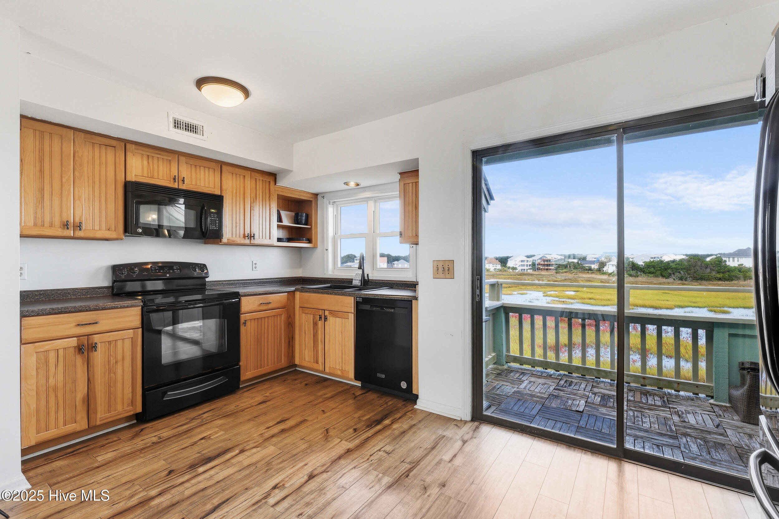 100536359 | Photo 12