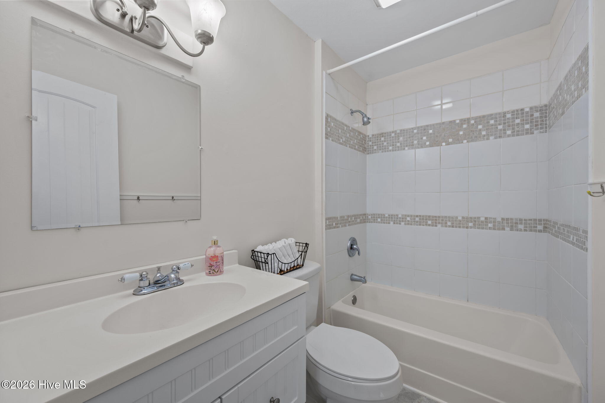 100562084 | Photo 52