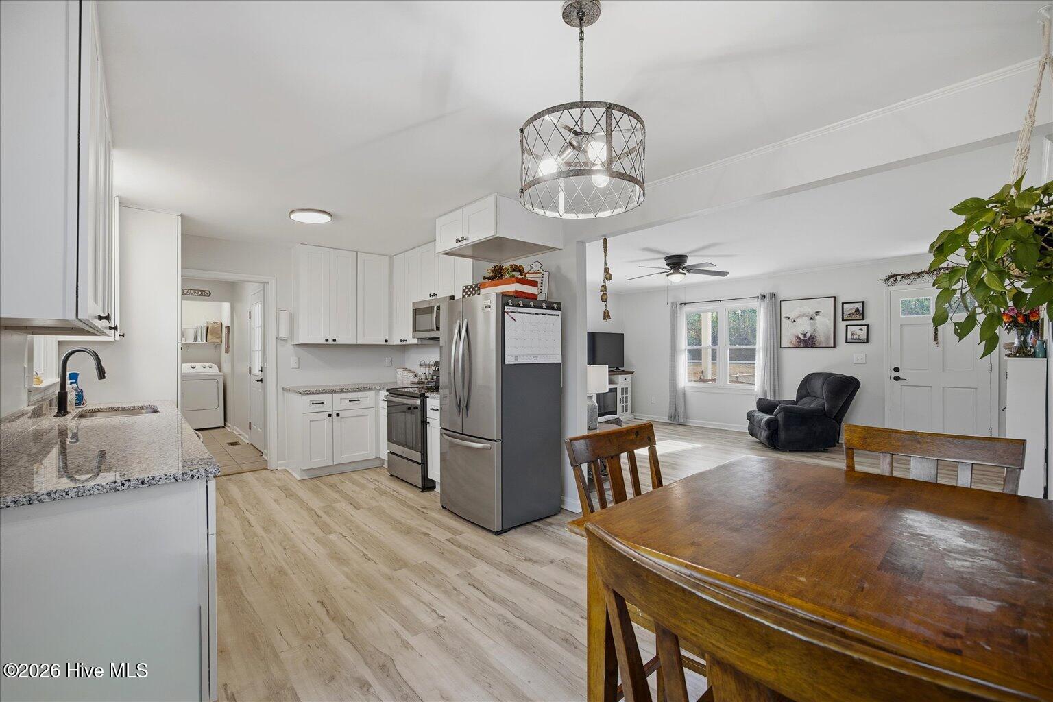 100548025 | Photo 11