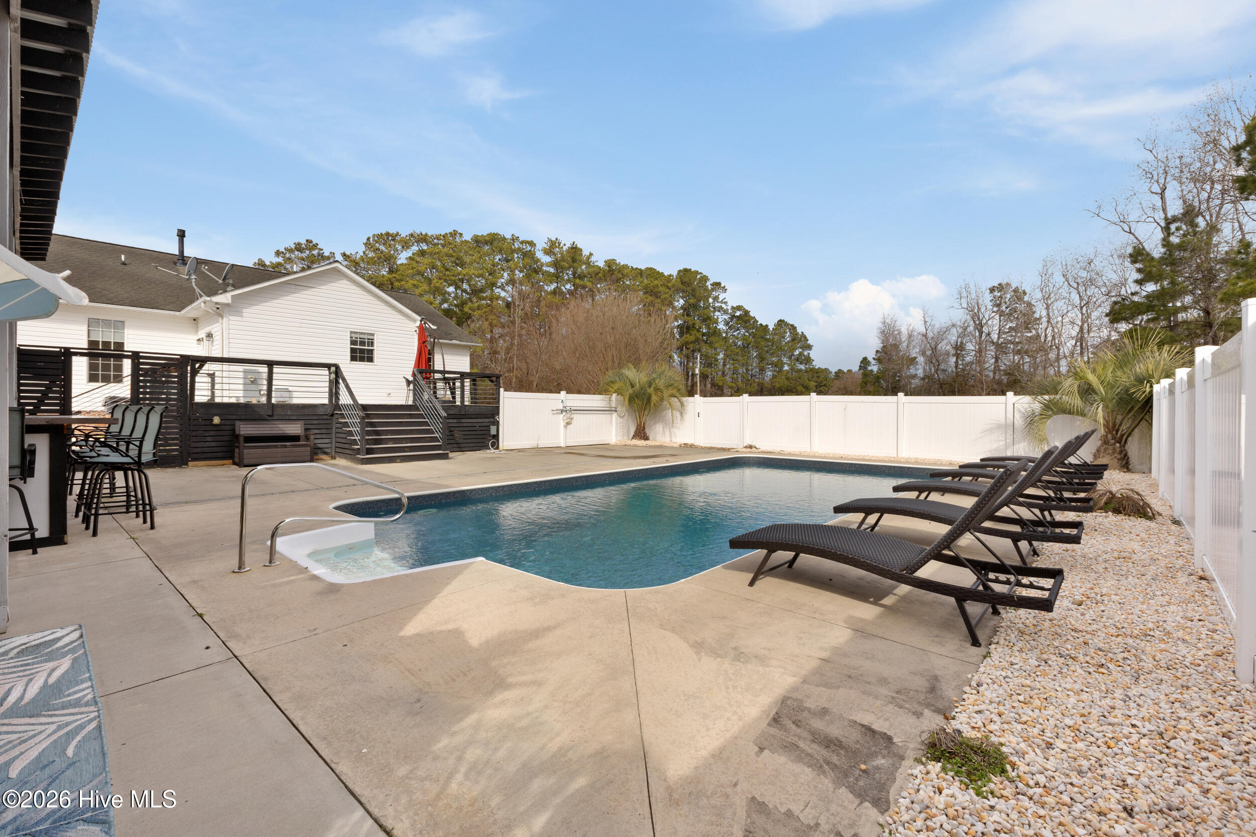 100552427 | Photo 35