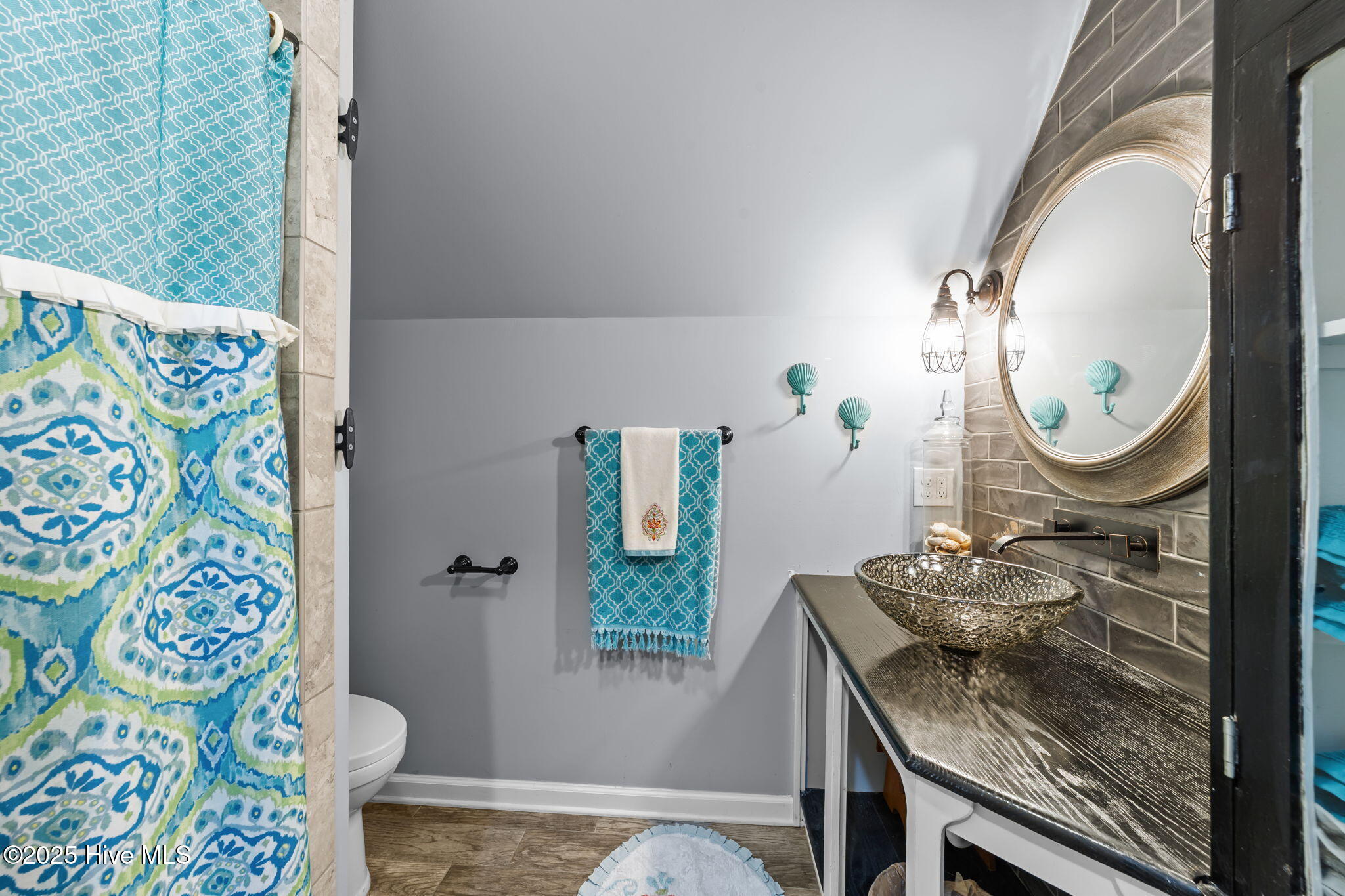 100533050 | Photo 22