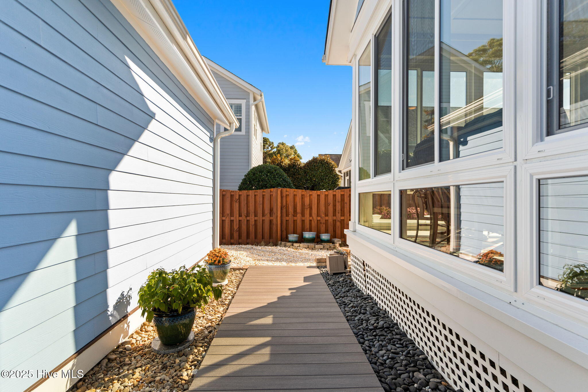 100569449 | Photo 65