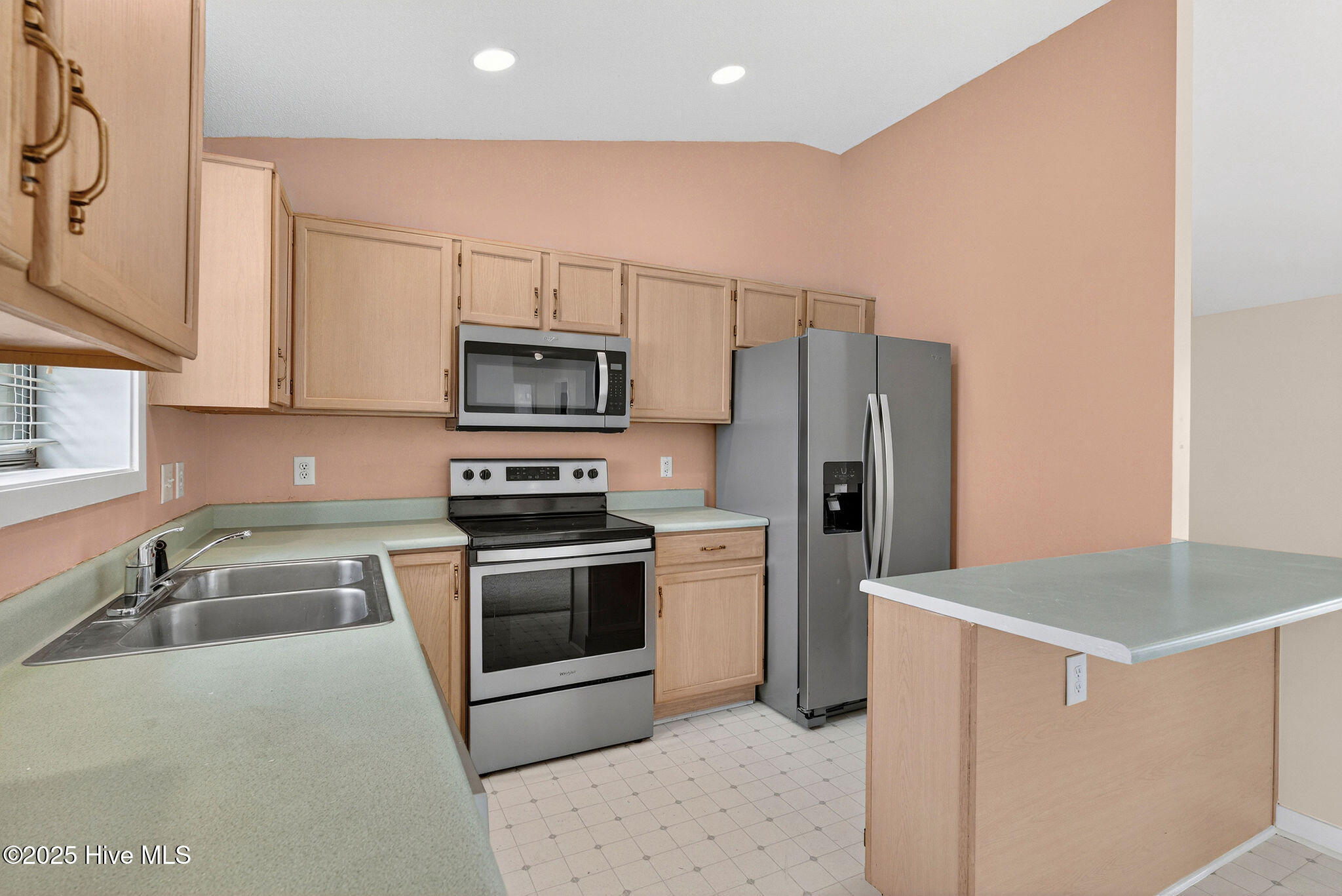 100536798 | Photo 16