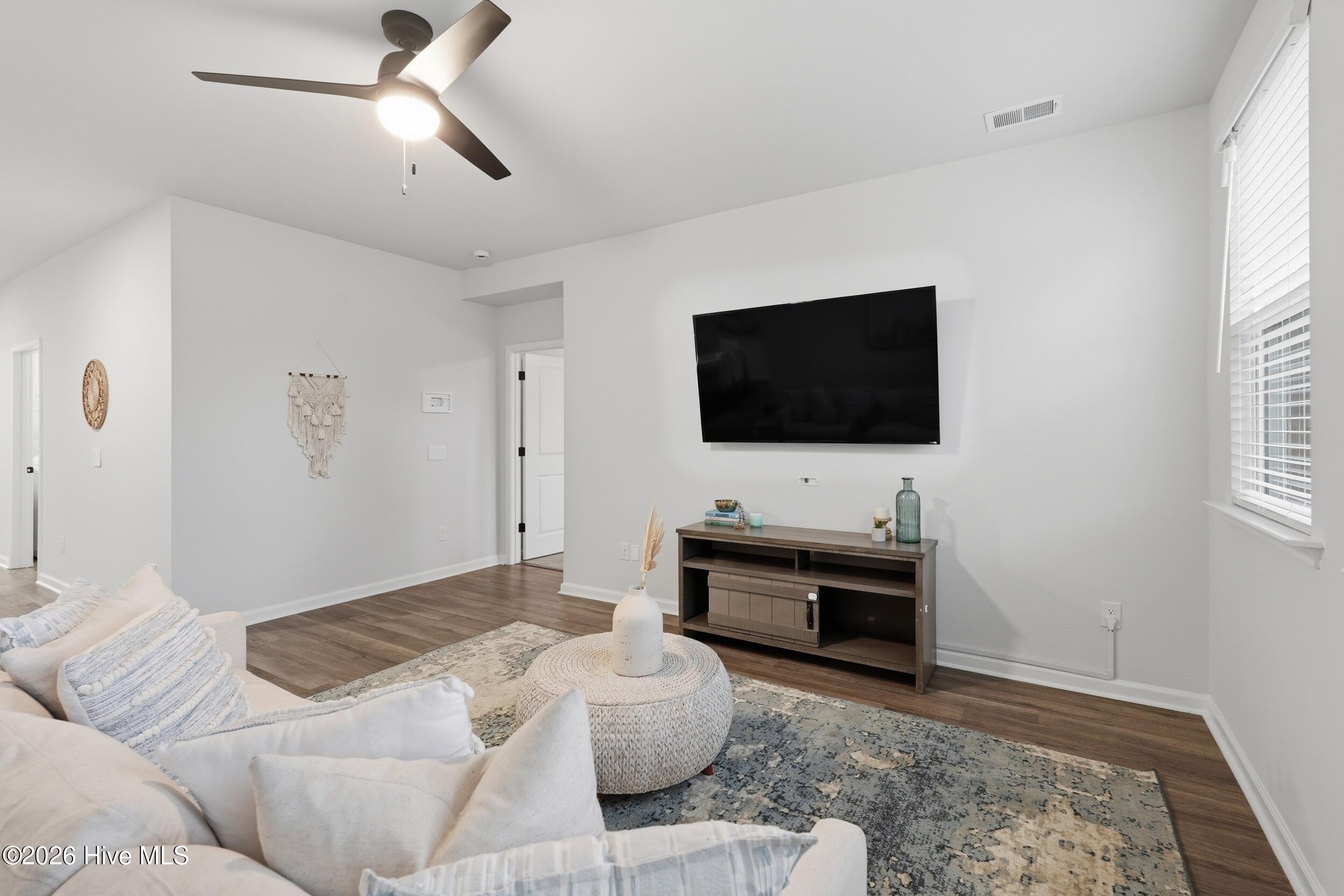 100561033 | Photo 14