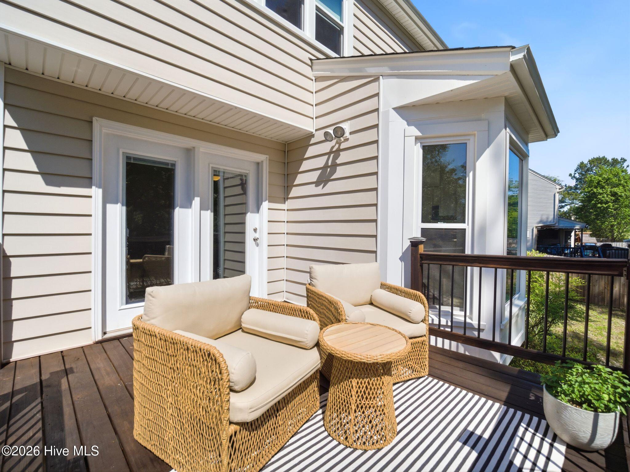 100568966 | Photo 51