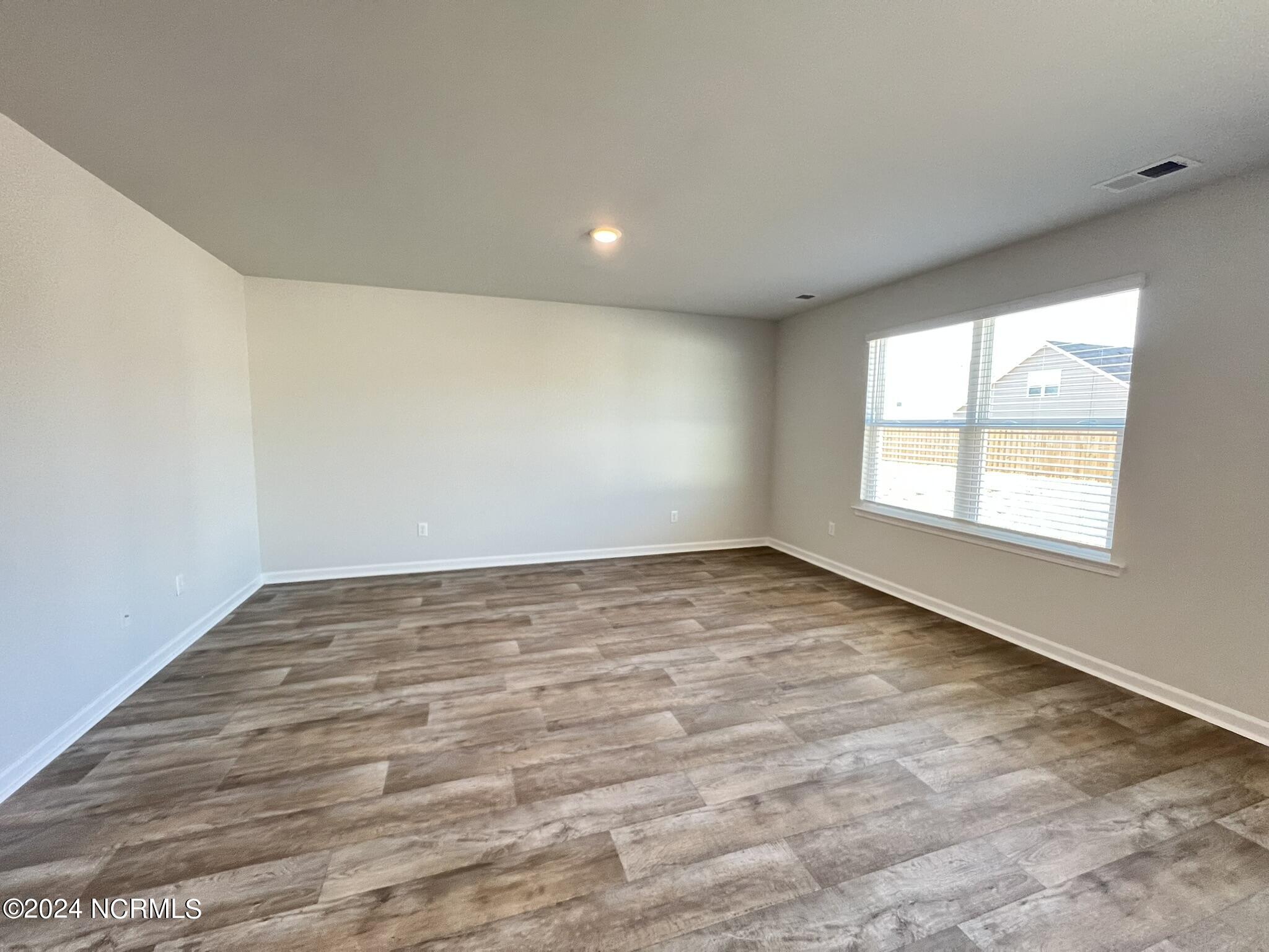 100565972 | Photo 10