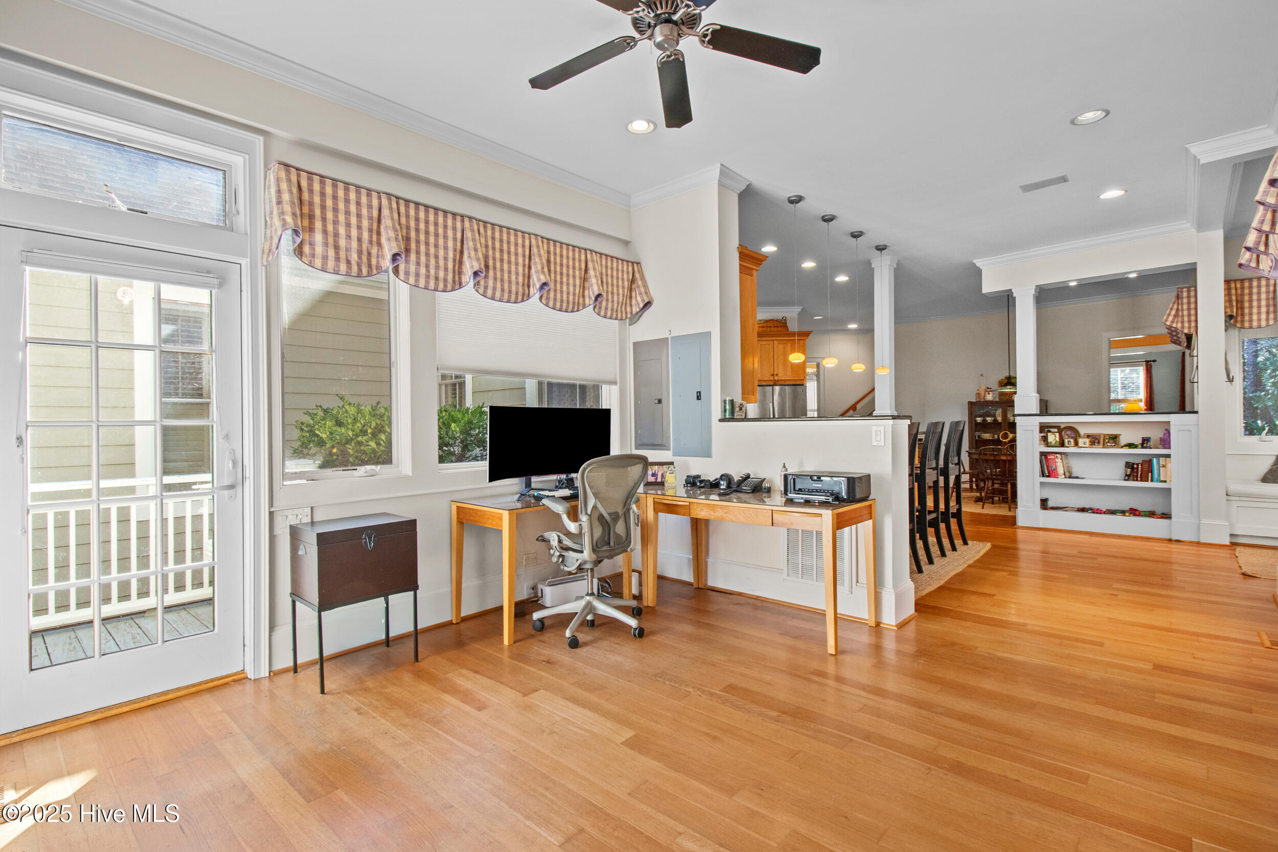 100540222 | Photo 42