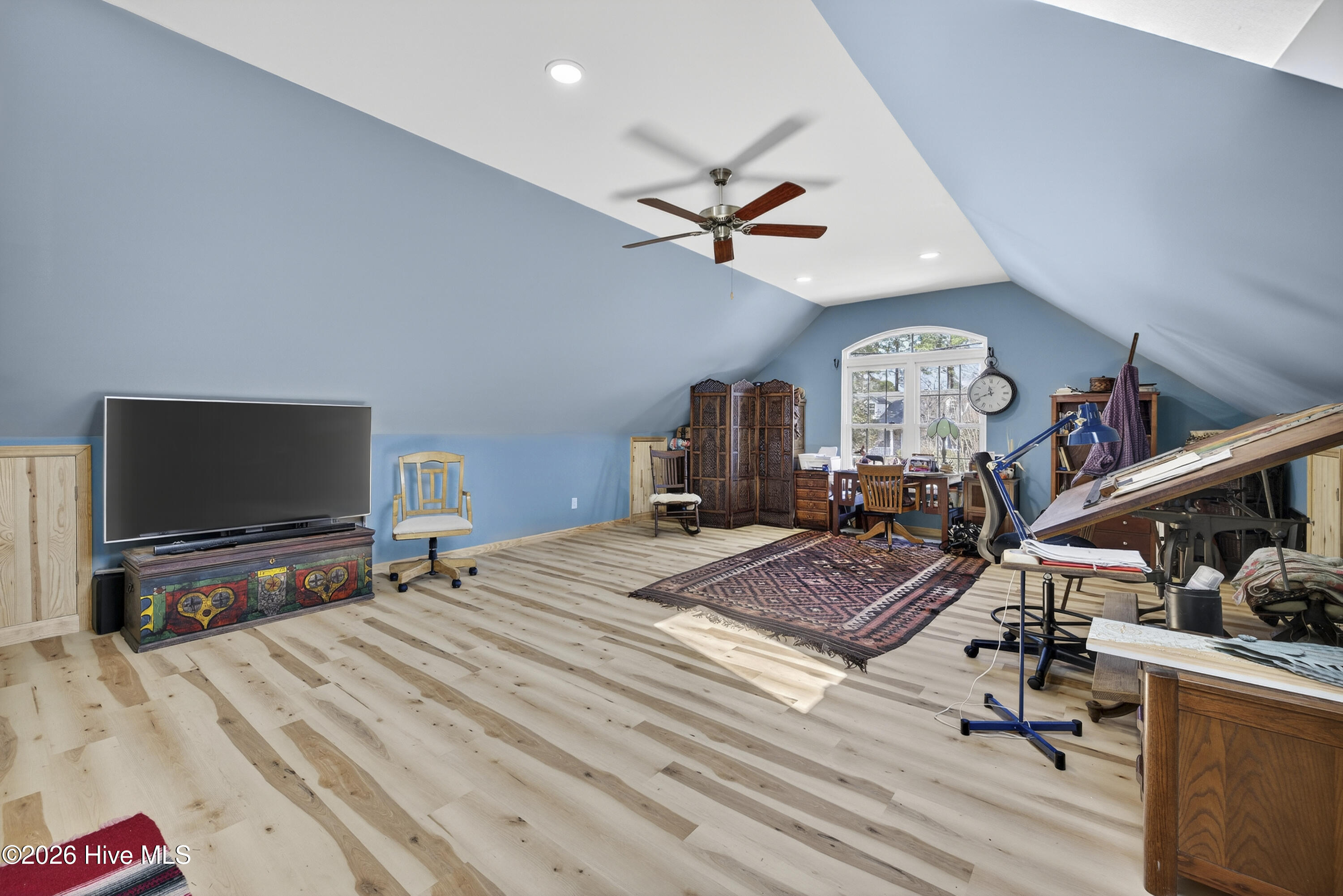 100561189 | Photo 62