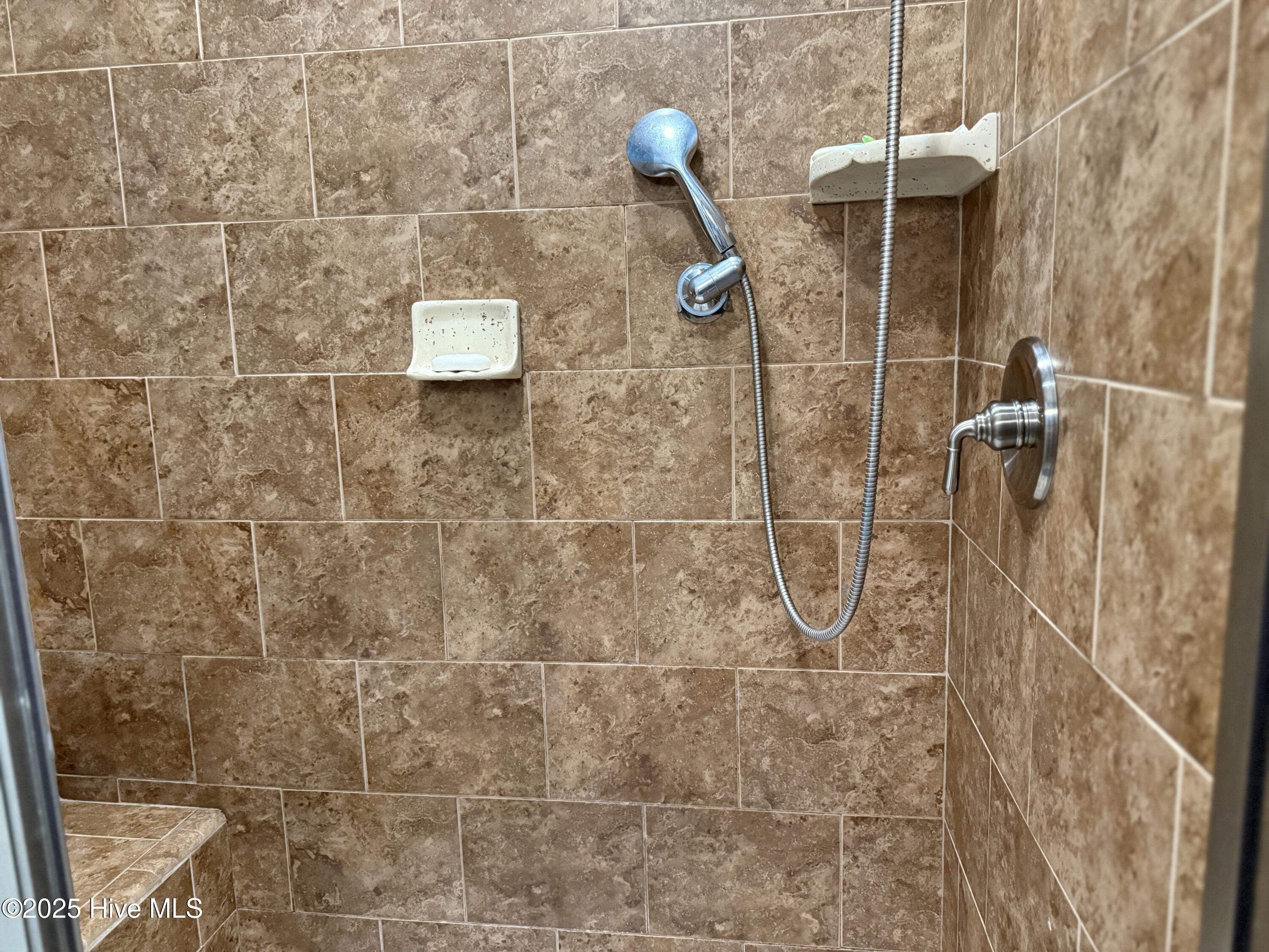 100529032 | Photo 22