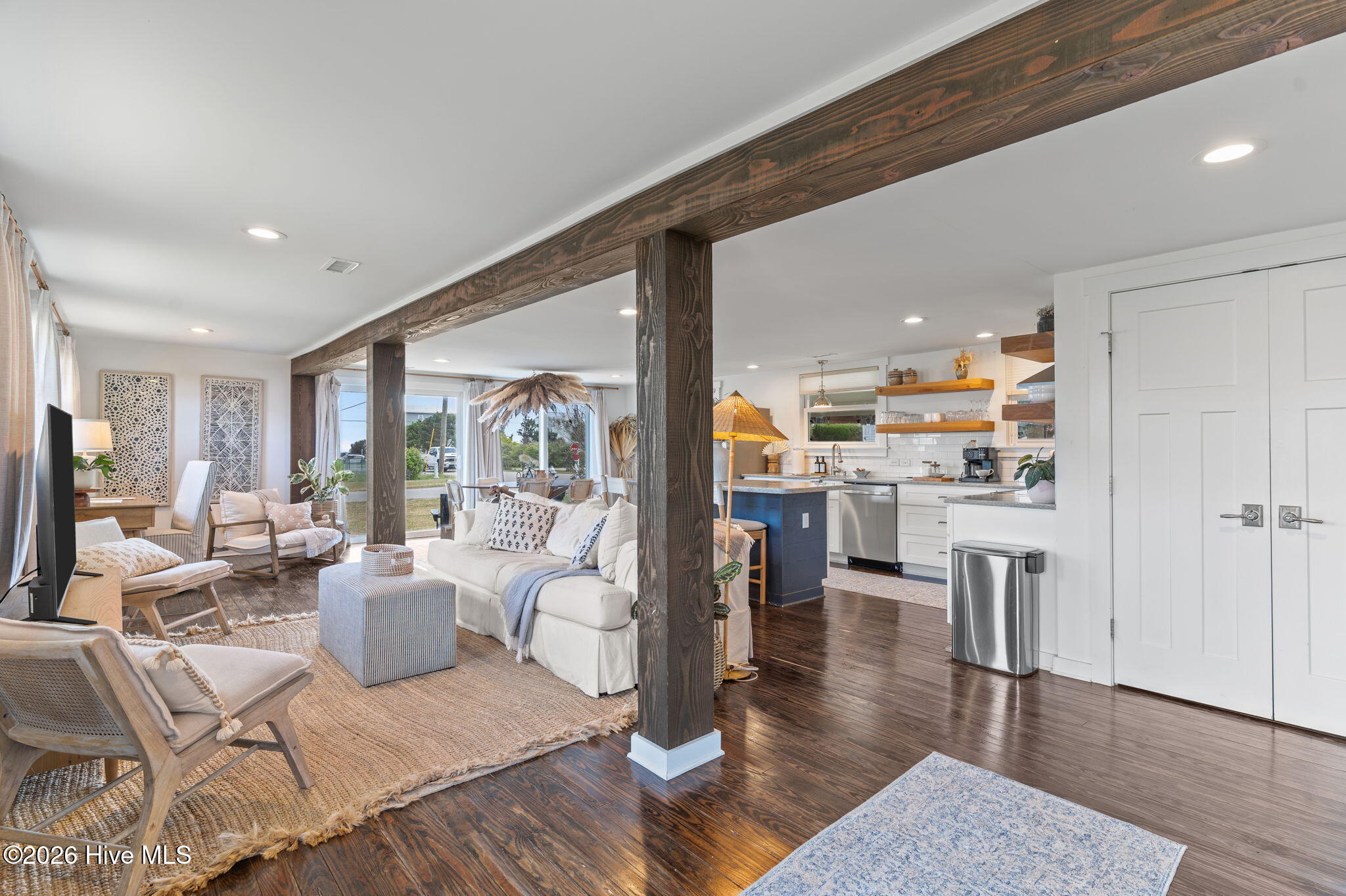 100565968 | Photo 28