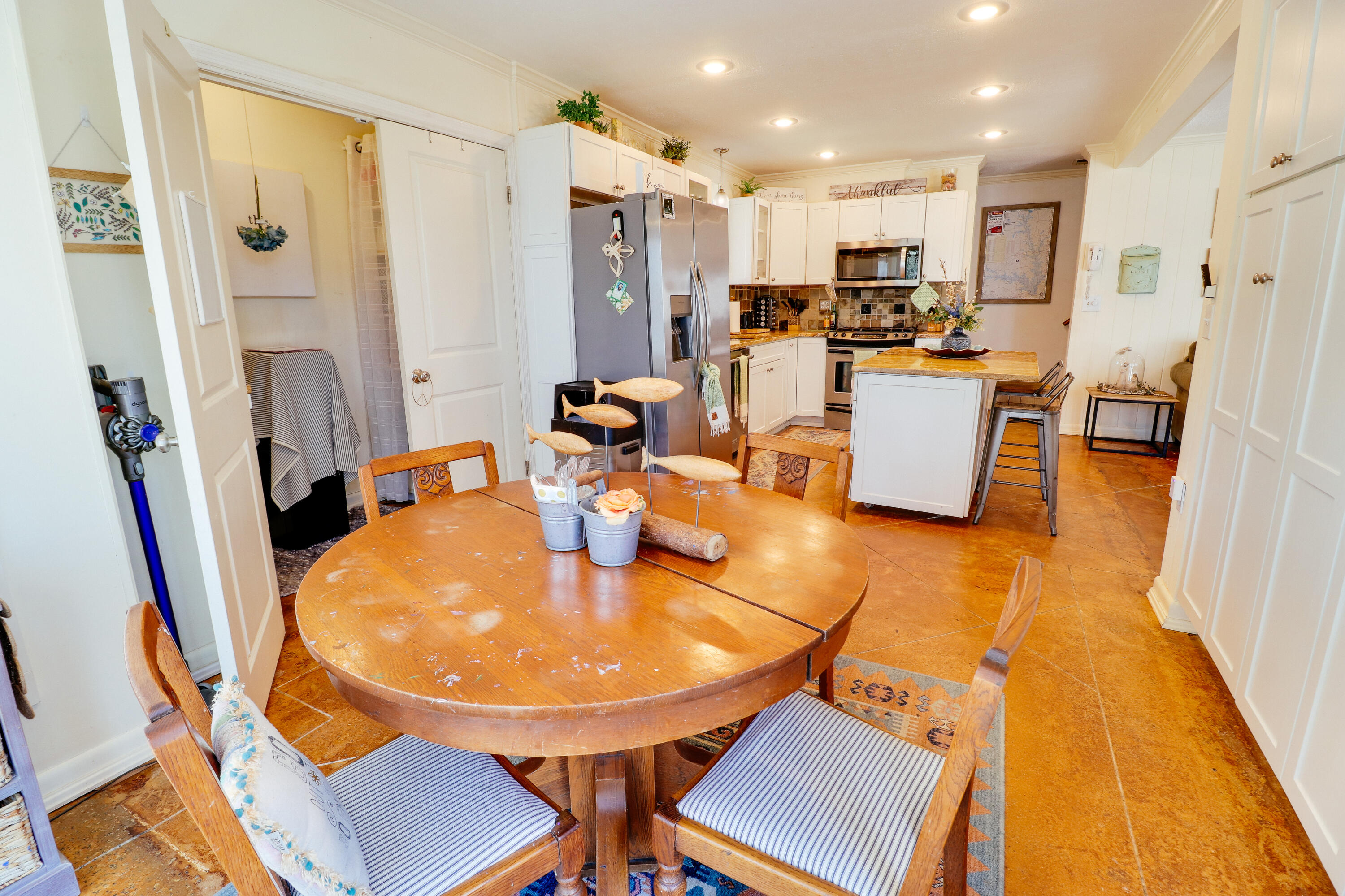 1061 Delaware Dr-17