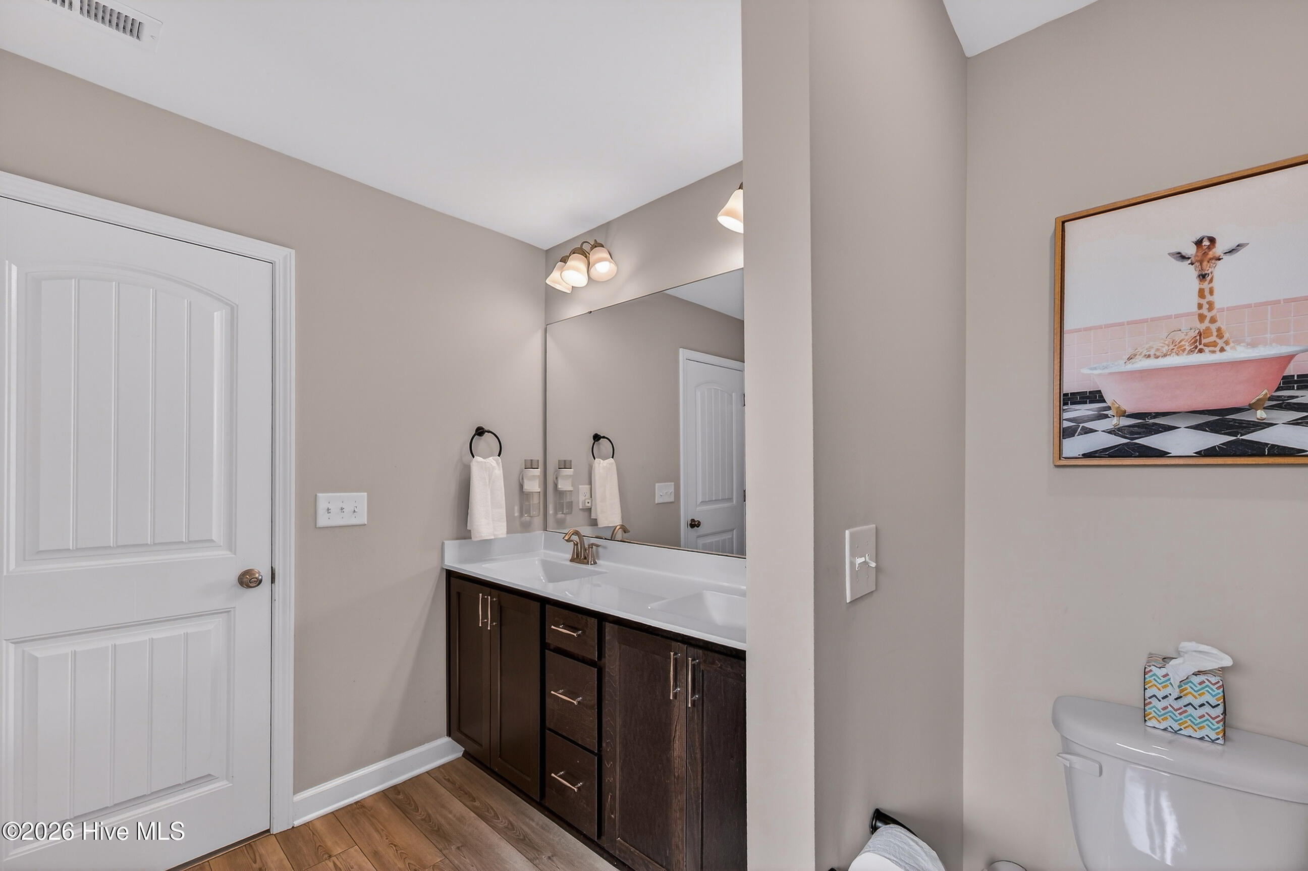 100561356 | Photo 32