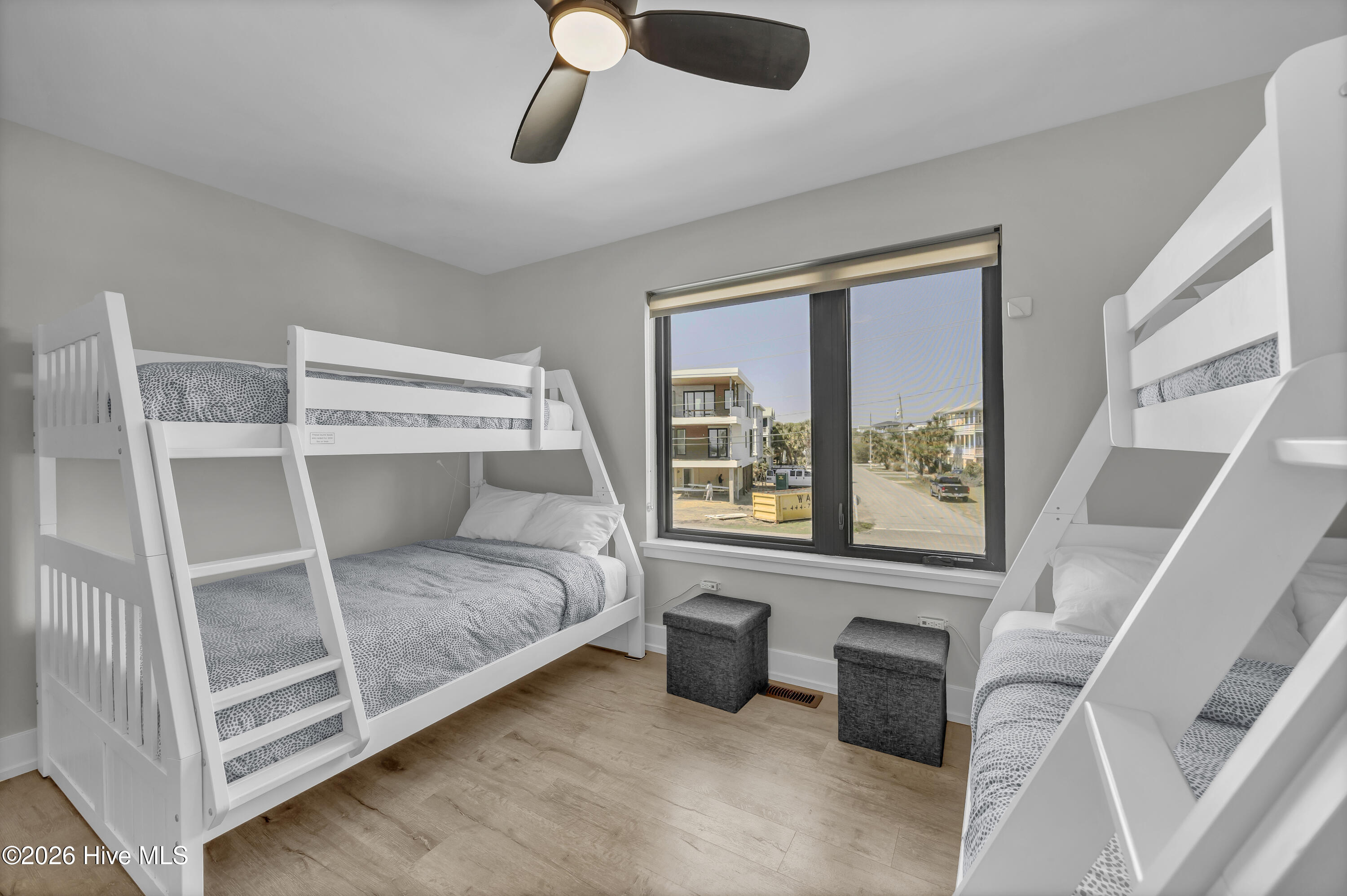 100565280 | Photo 79