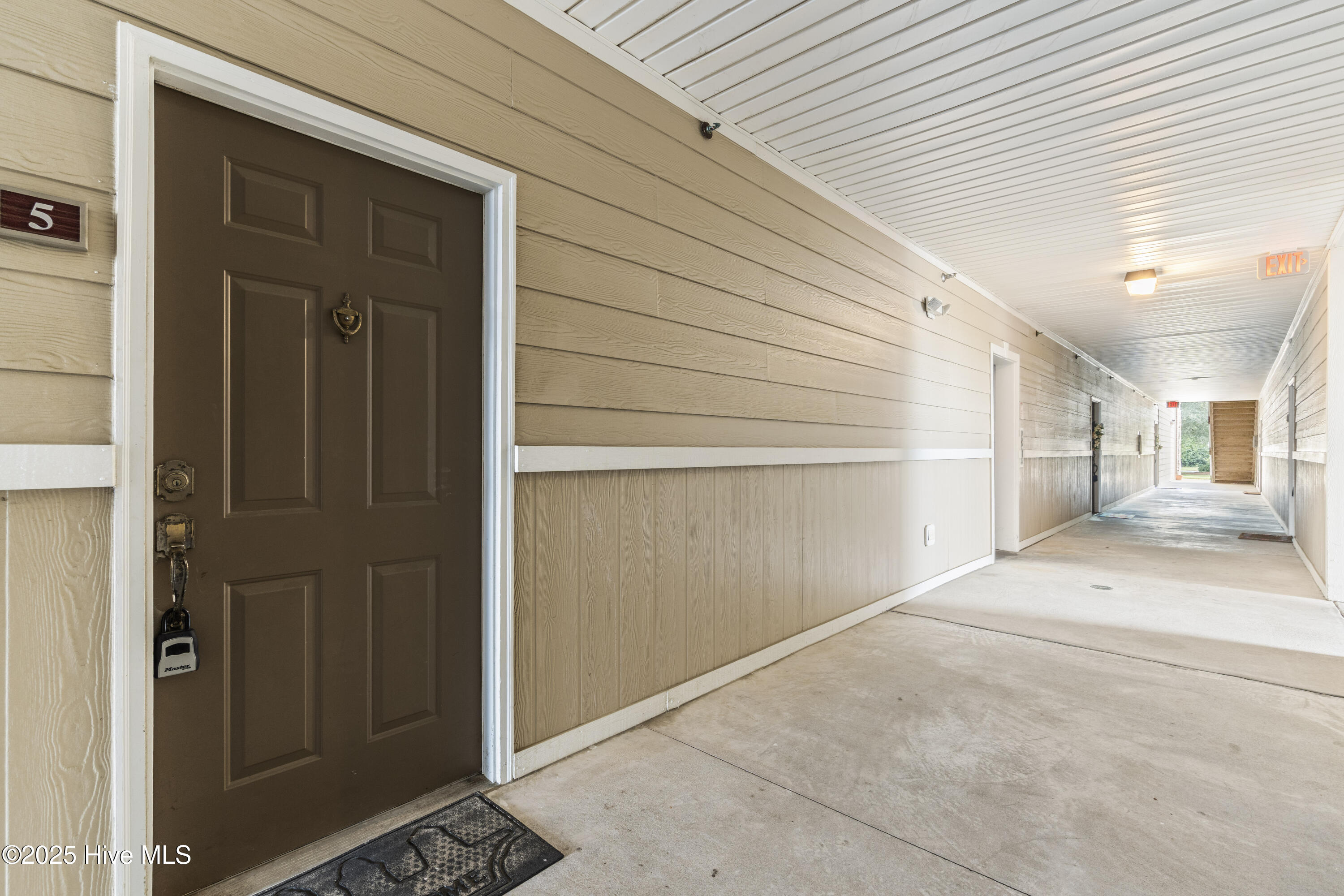 100564335 | Photo 45