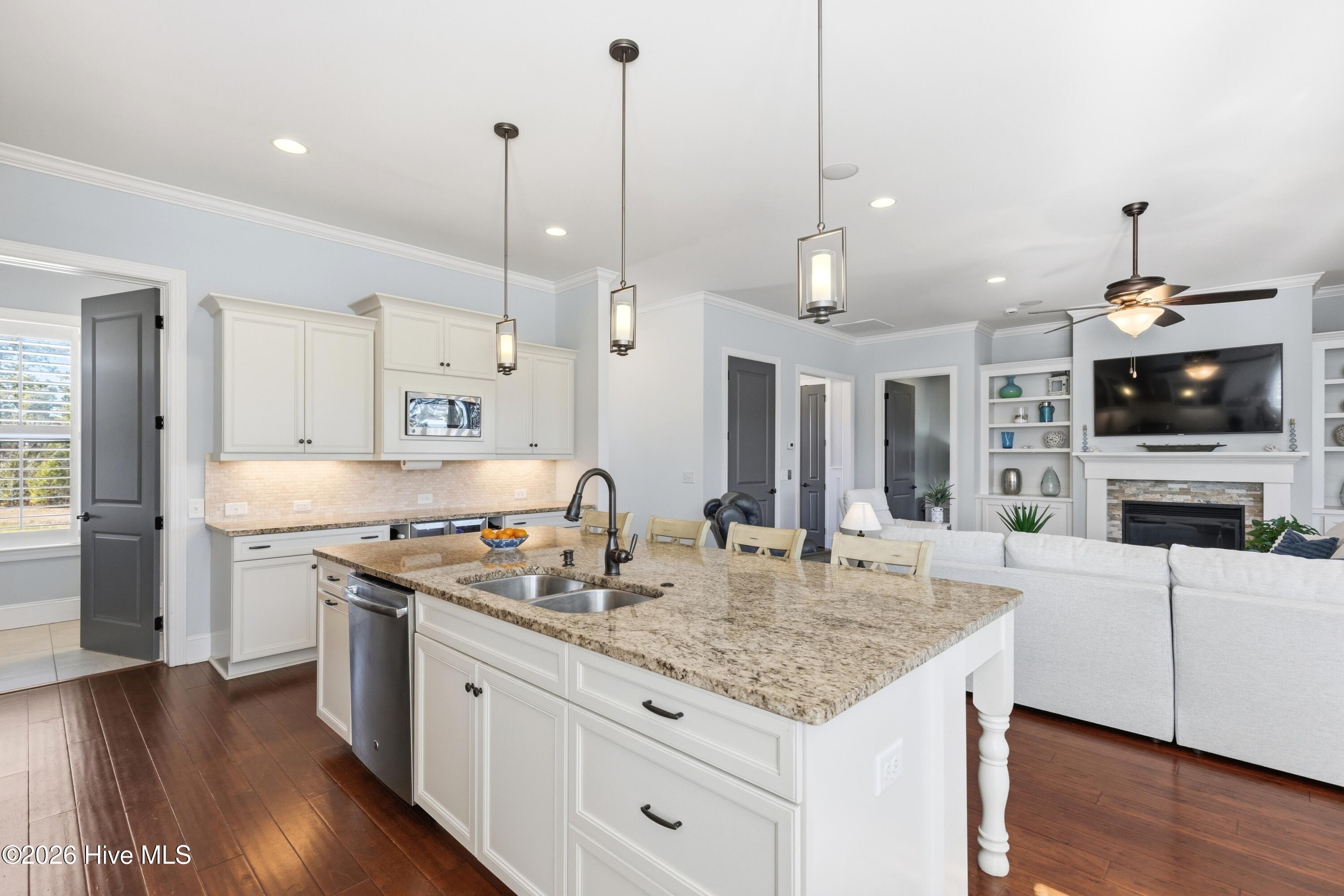 100556078 | Photo 21