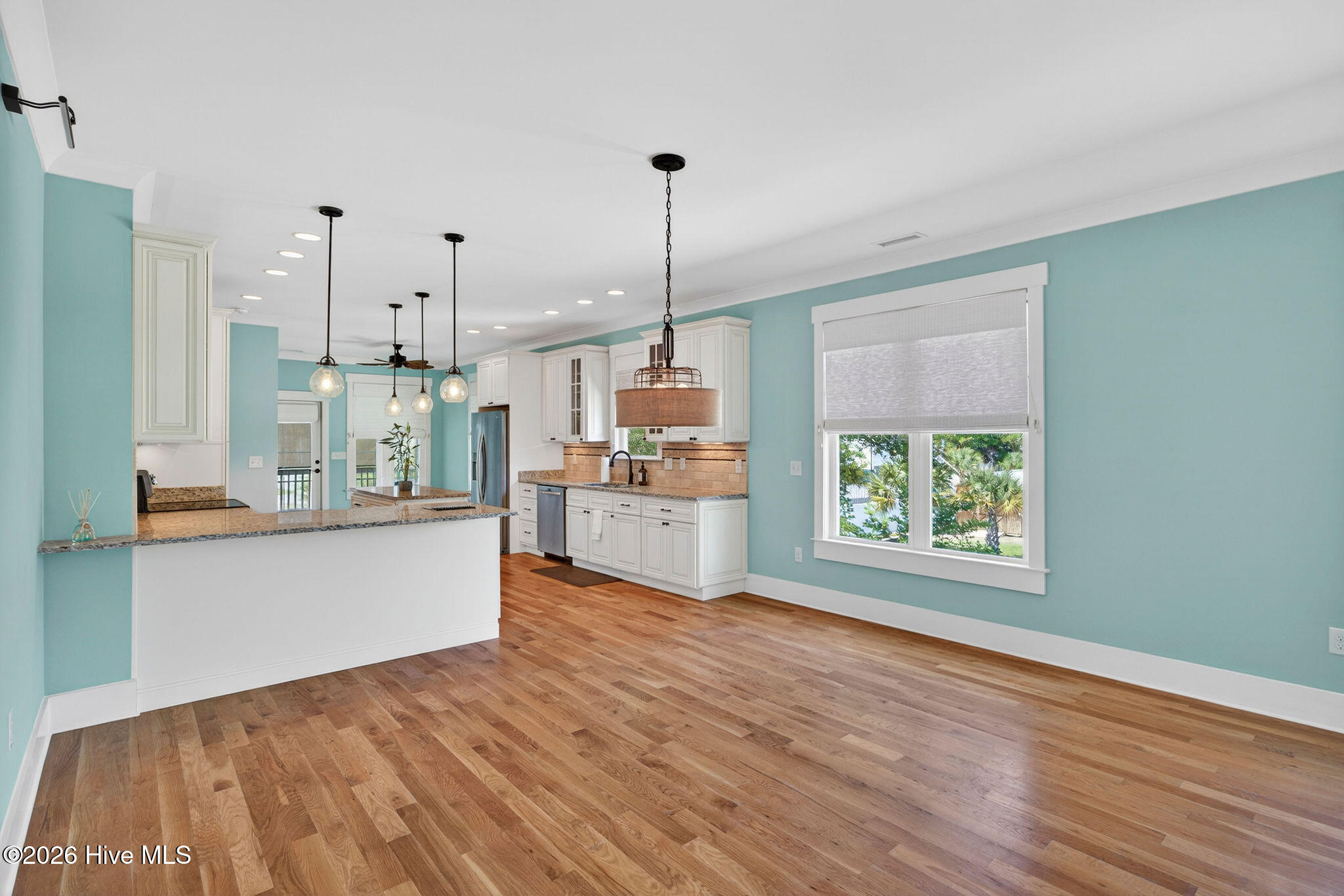 100548622 | Photo 16