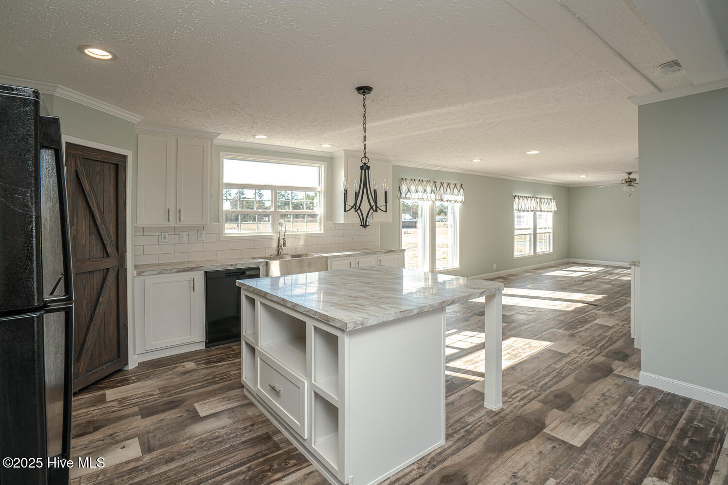 100487552 | Photo 44