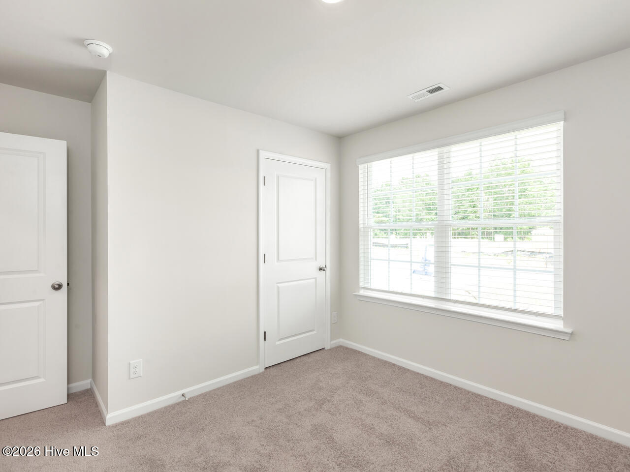 100547920 | Photo 22