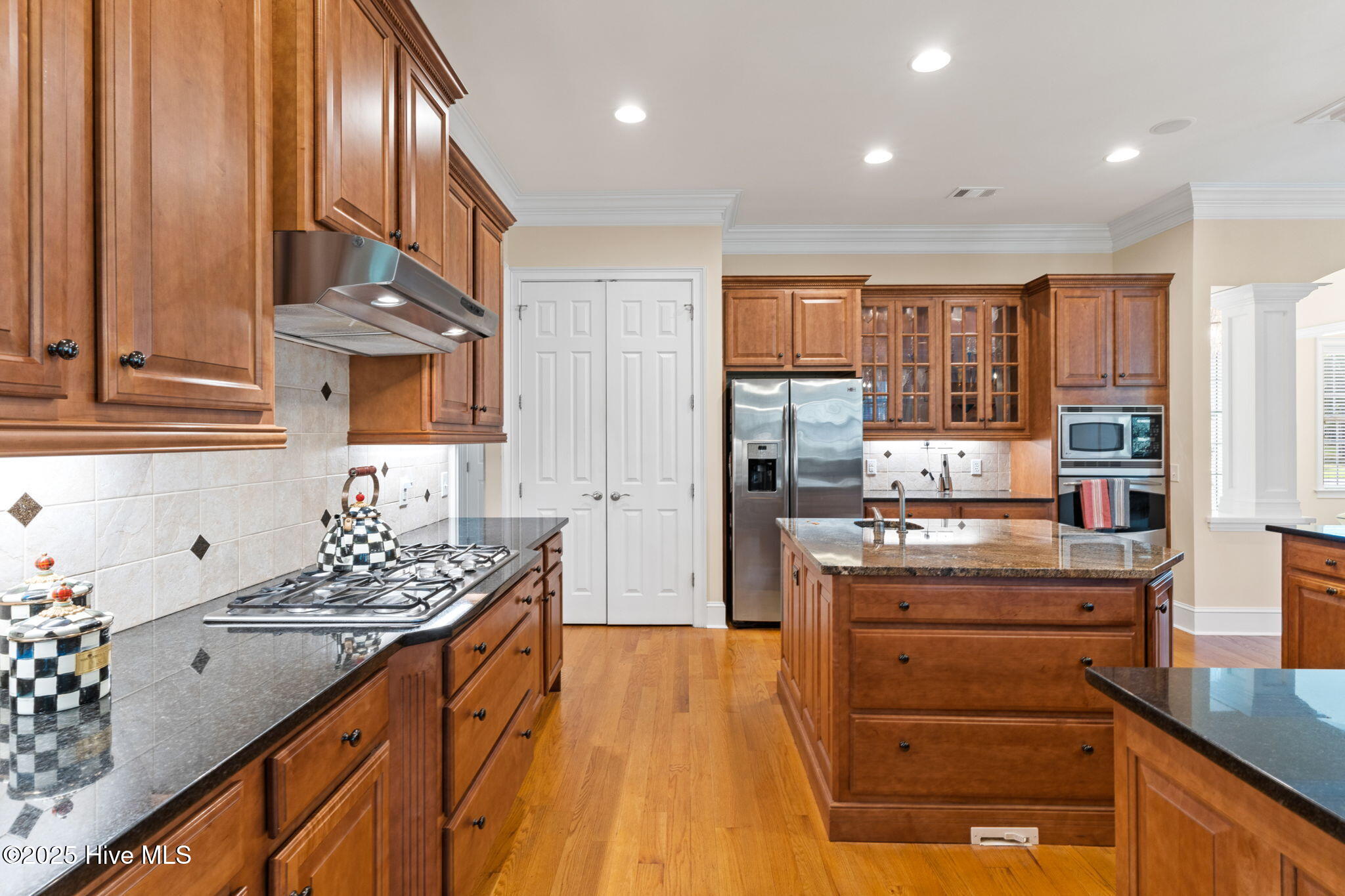 100518405 | Photo 16