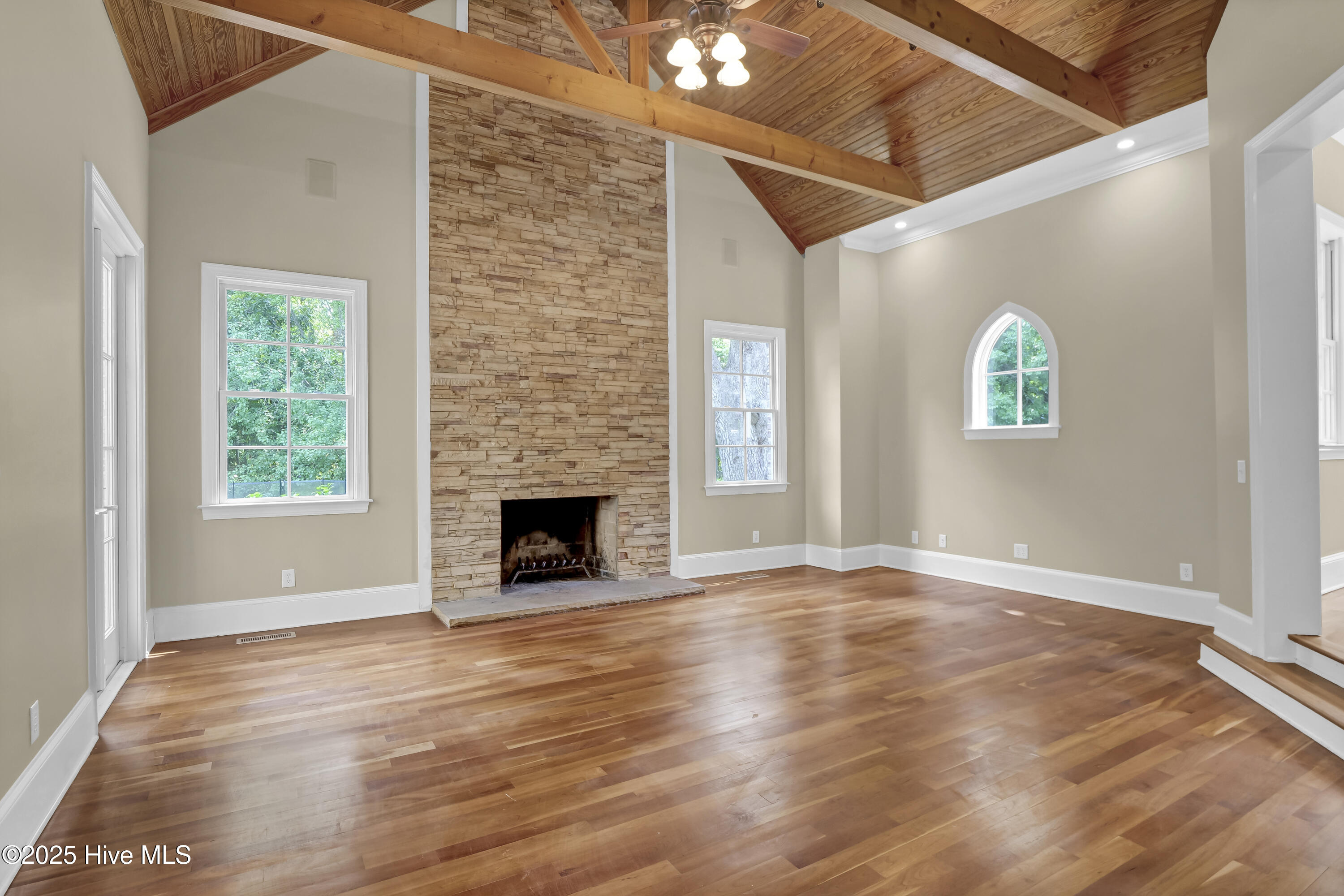 100552605 | Photo 32