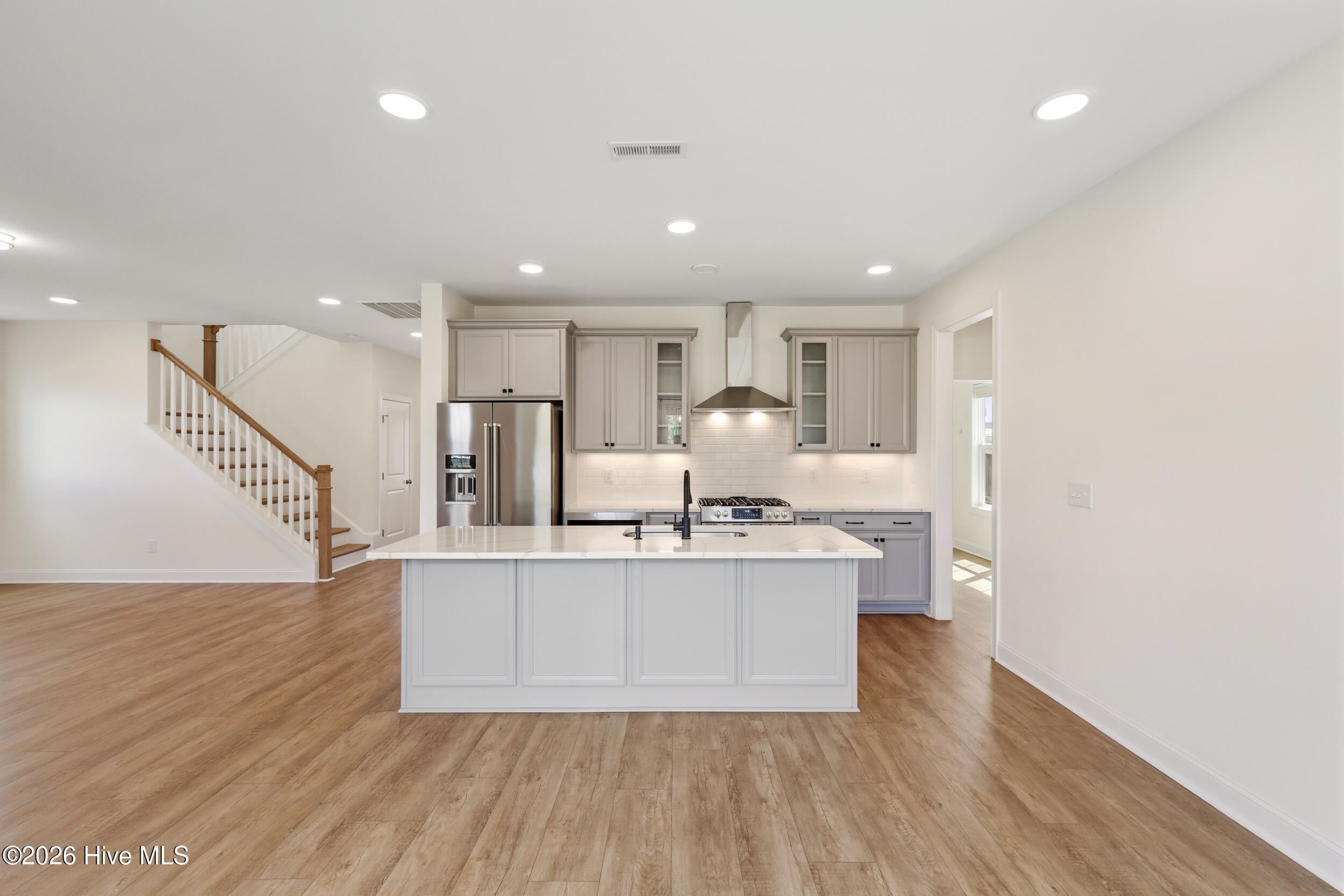 100570629 | Photo 13