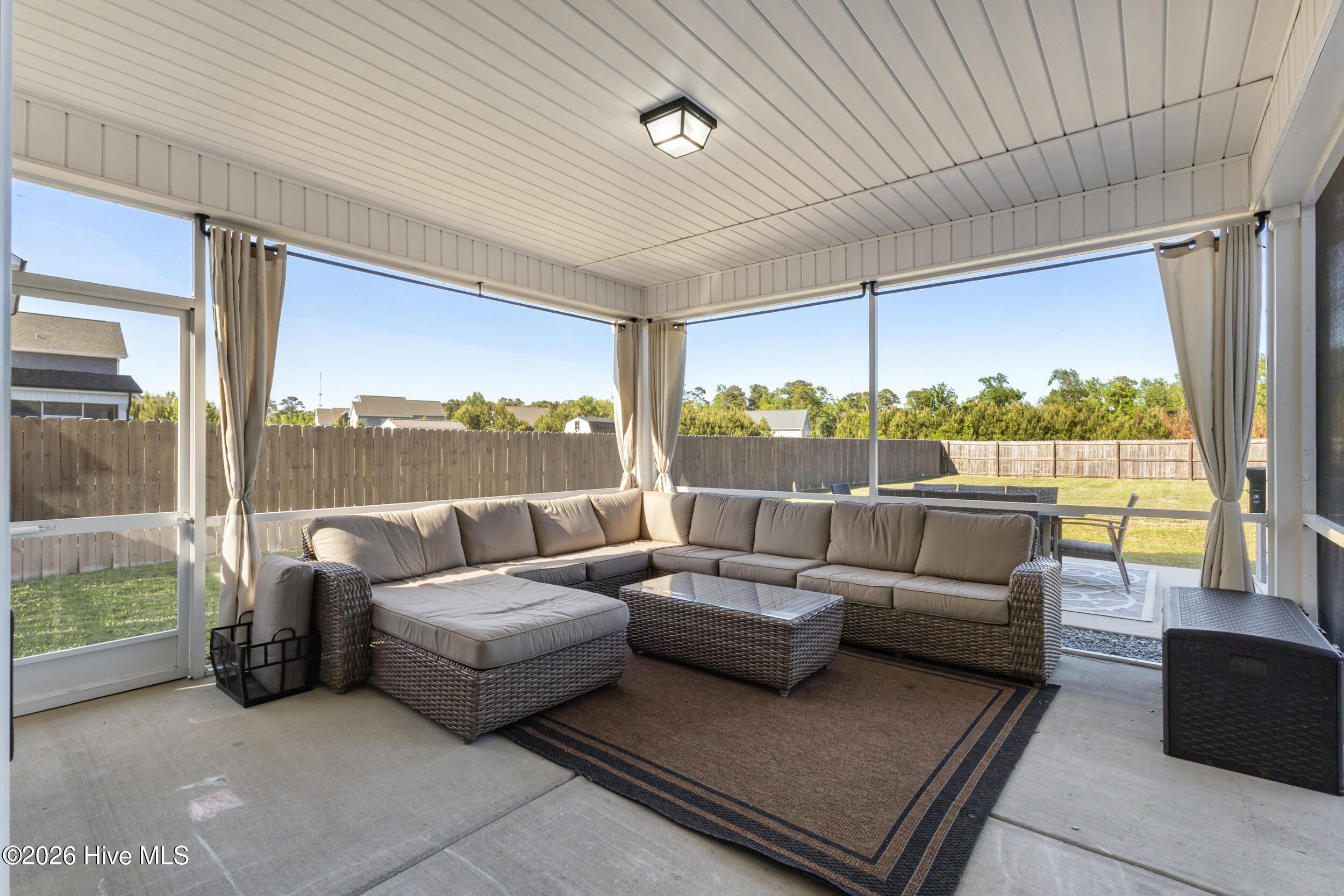 100569391 | Photo 46