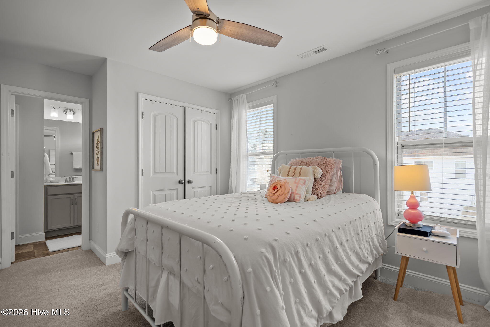 100551440 | Photo 33