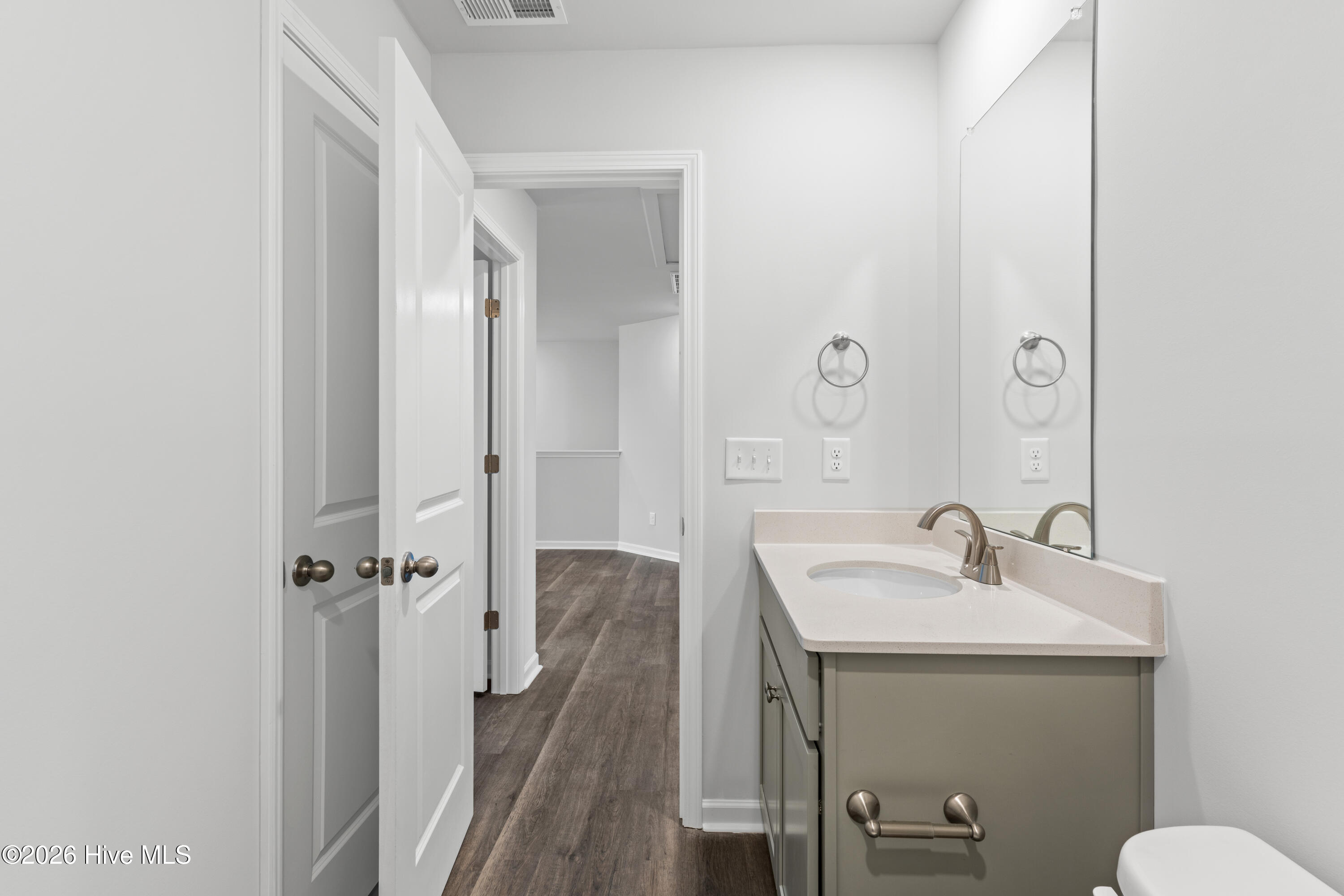 100538975 | Photo 37