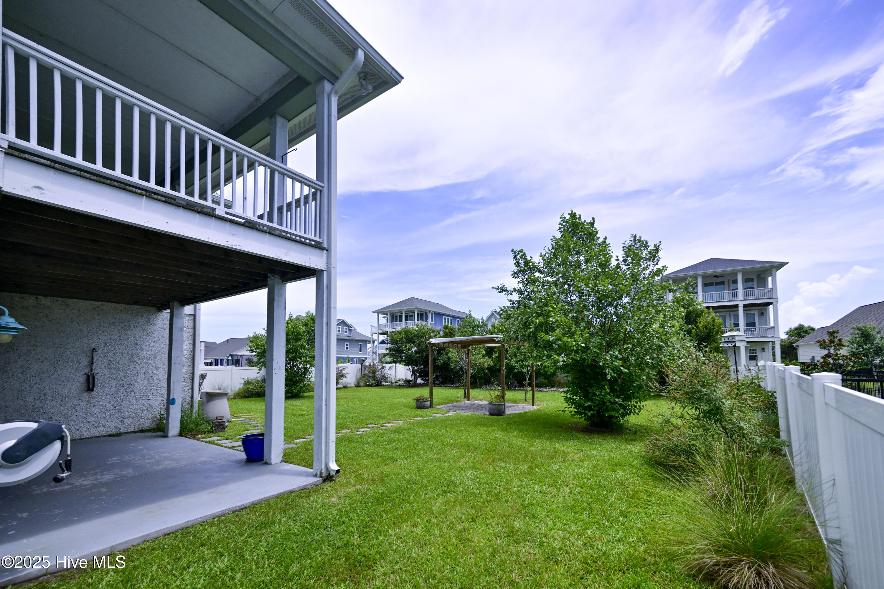 100523770 | Photo 57