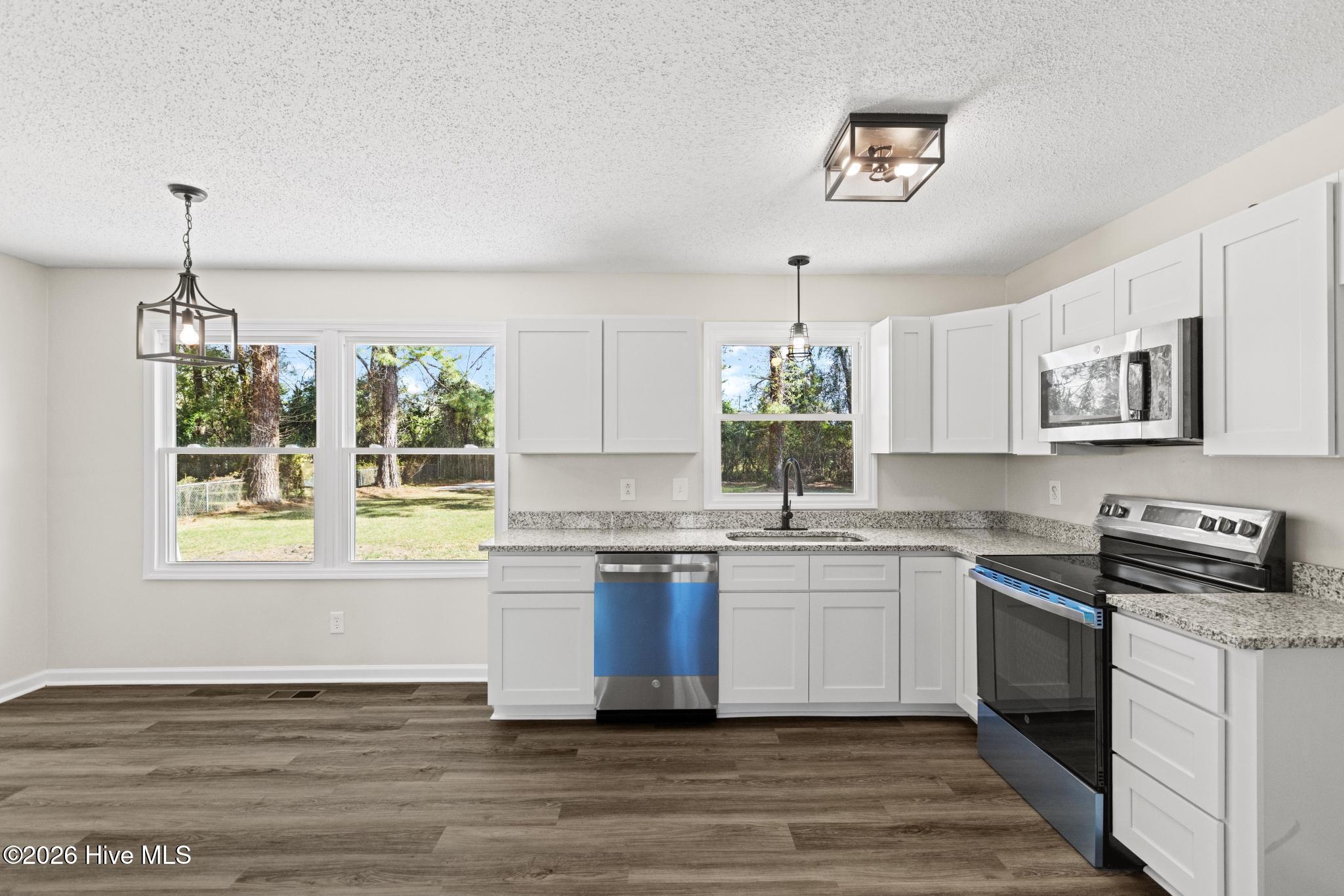 100565282 | Photo 11