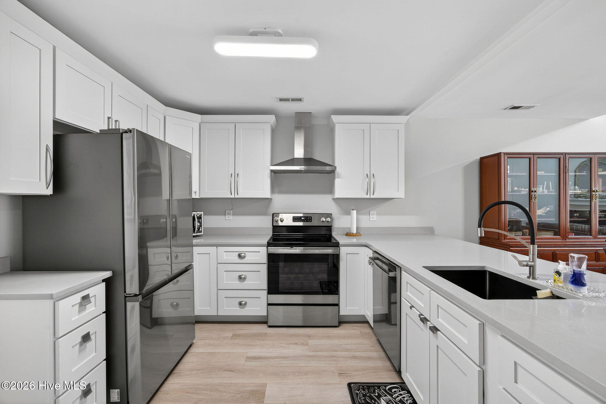 100563726 | Photo 23