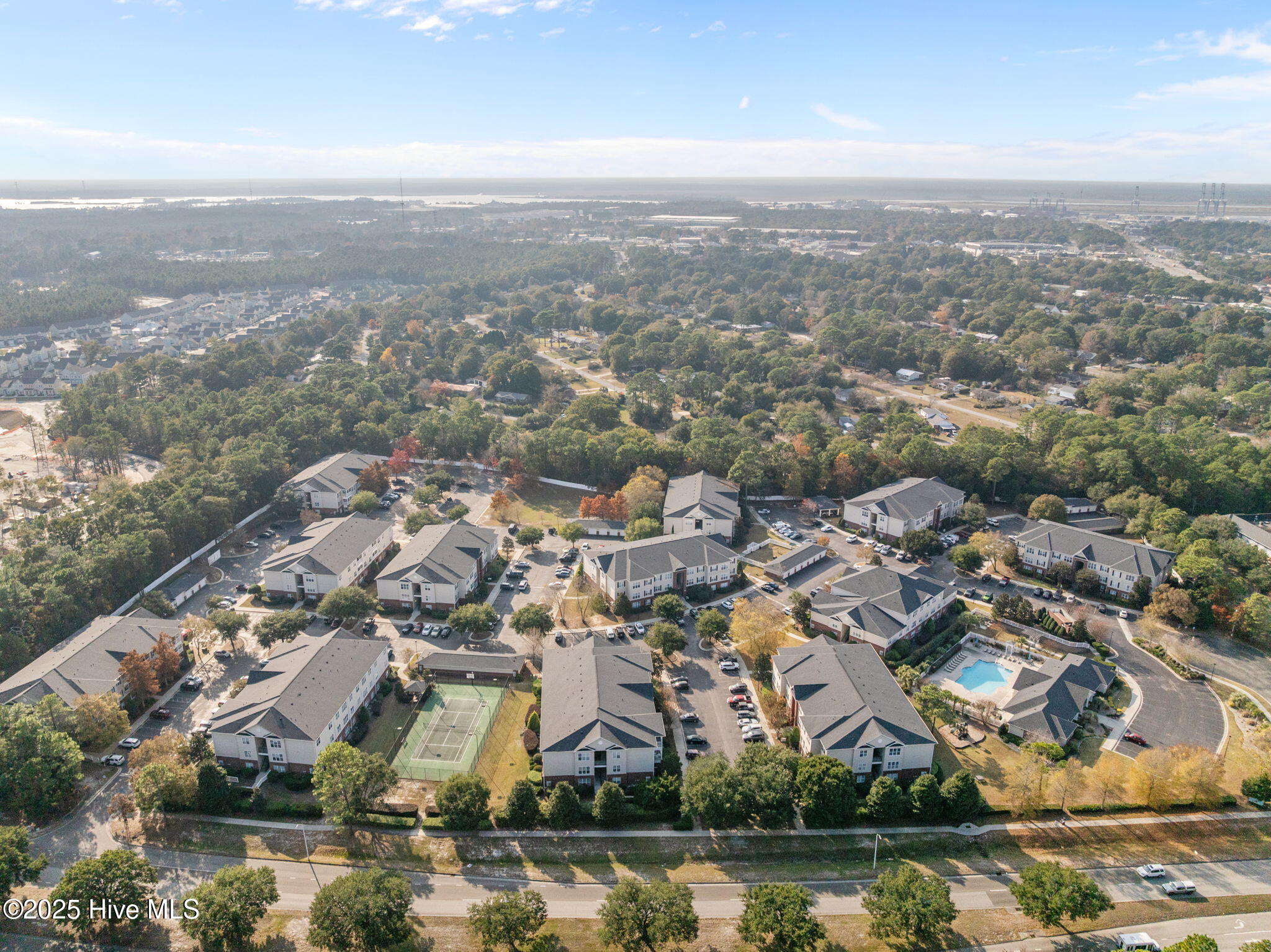 100521738 | Photo 41