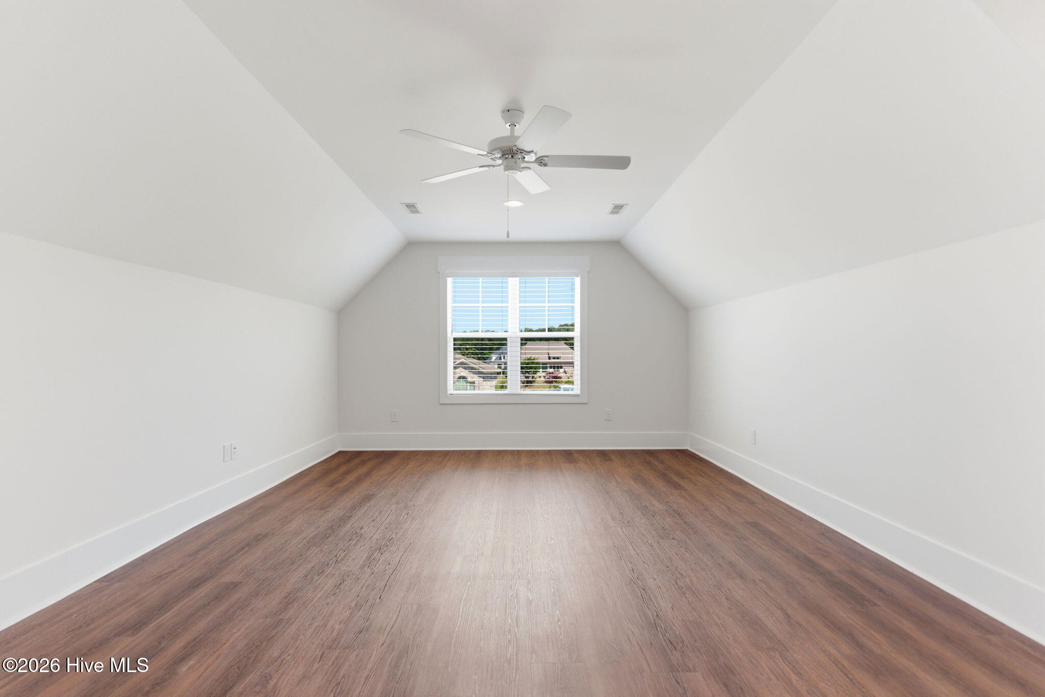 100543119 | Photo 38