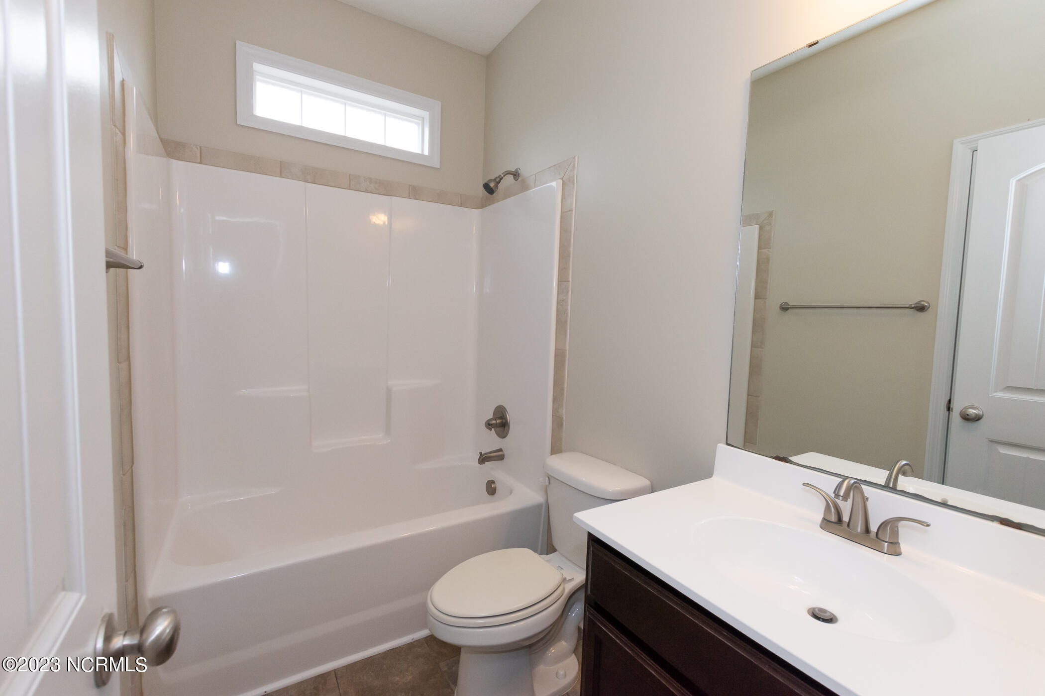 100543785 | Photo 25