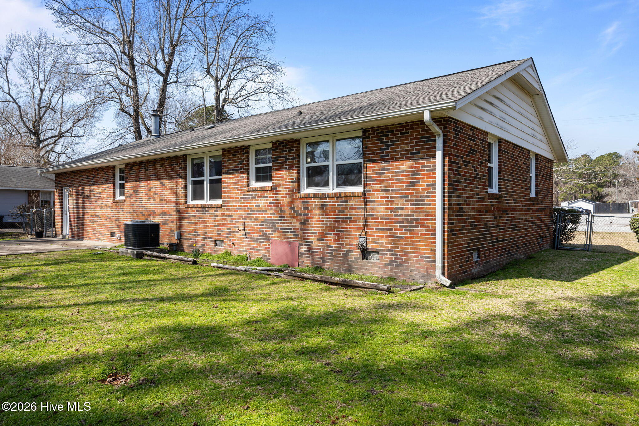 100558216 | Photo 48