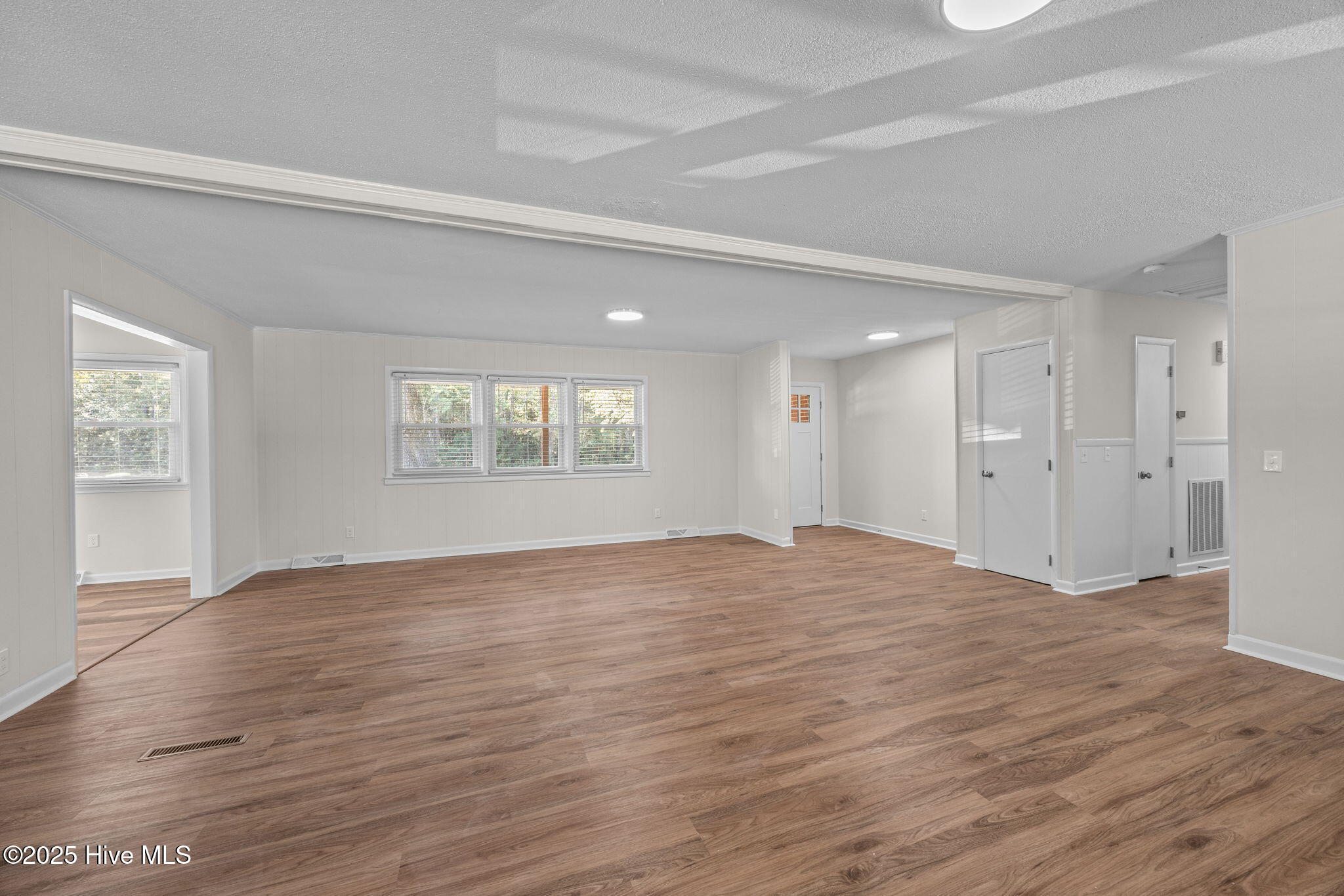 100540435 | Photo 15