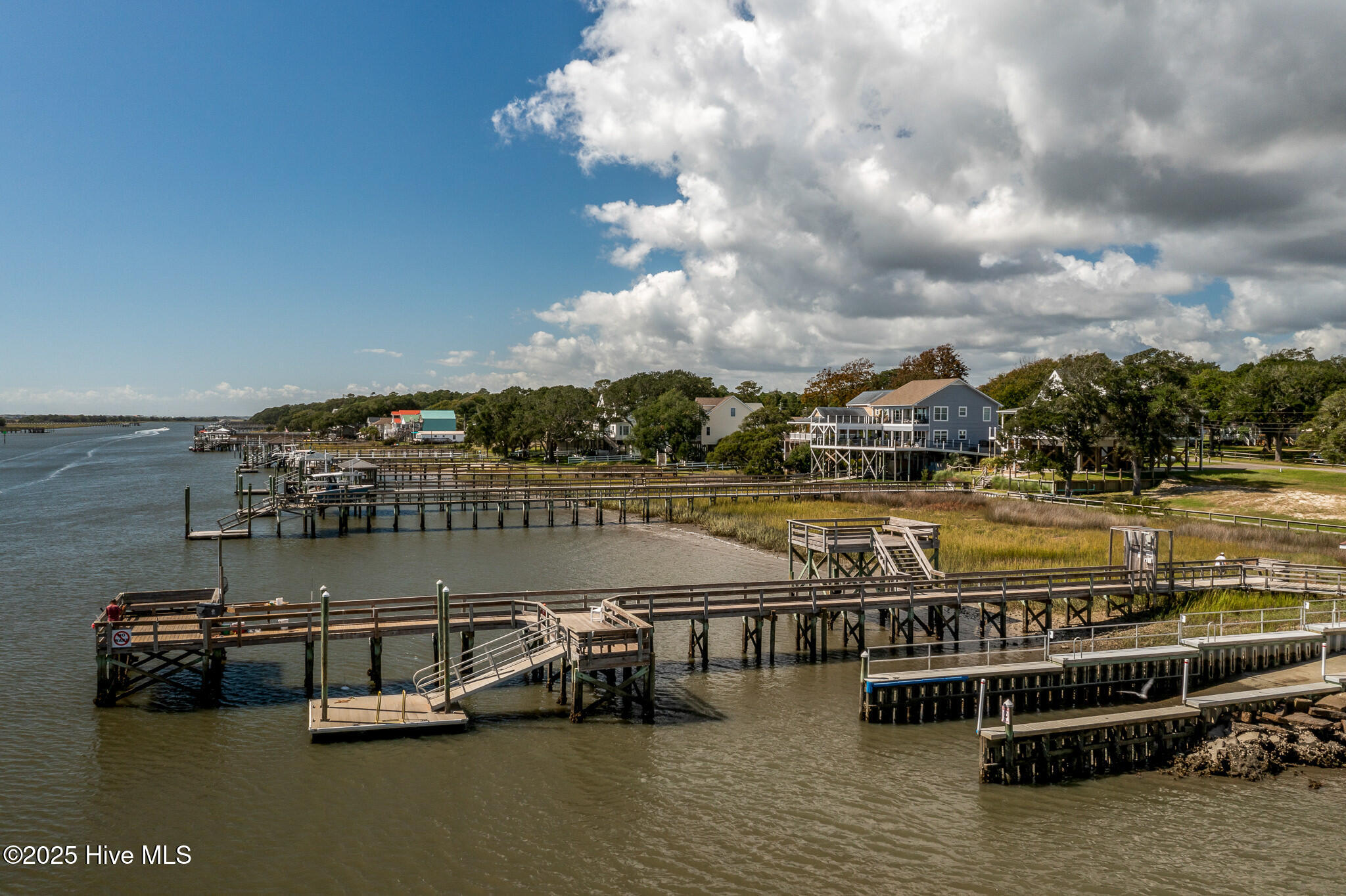 100535195 | Photo 48